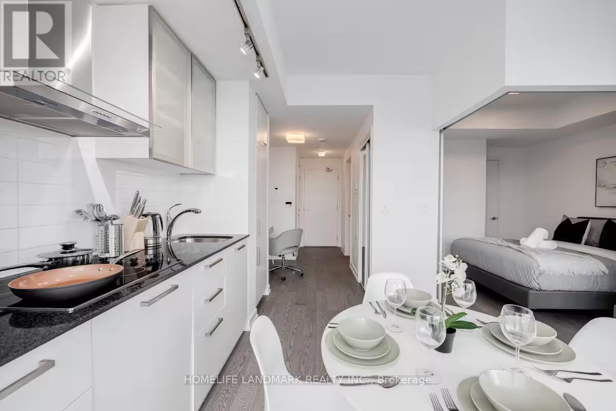3206 - 12 York Street, Toronto, Ontario  M5J 0A9 - Photo 7 - C12478107