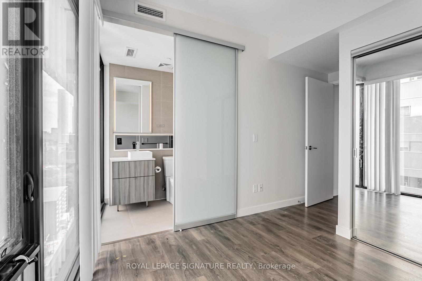 1805 - 215 Queen Street W, Toronto, Ontario  M5V 0P5 - Photo 21 - C12478117
