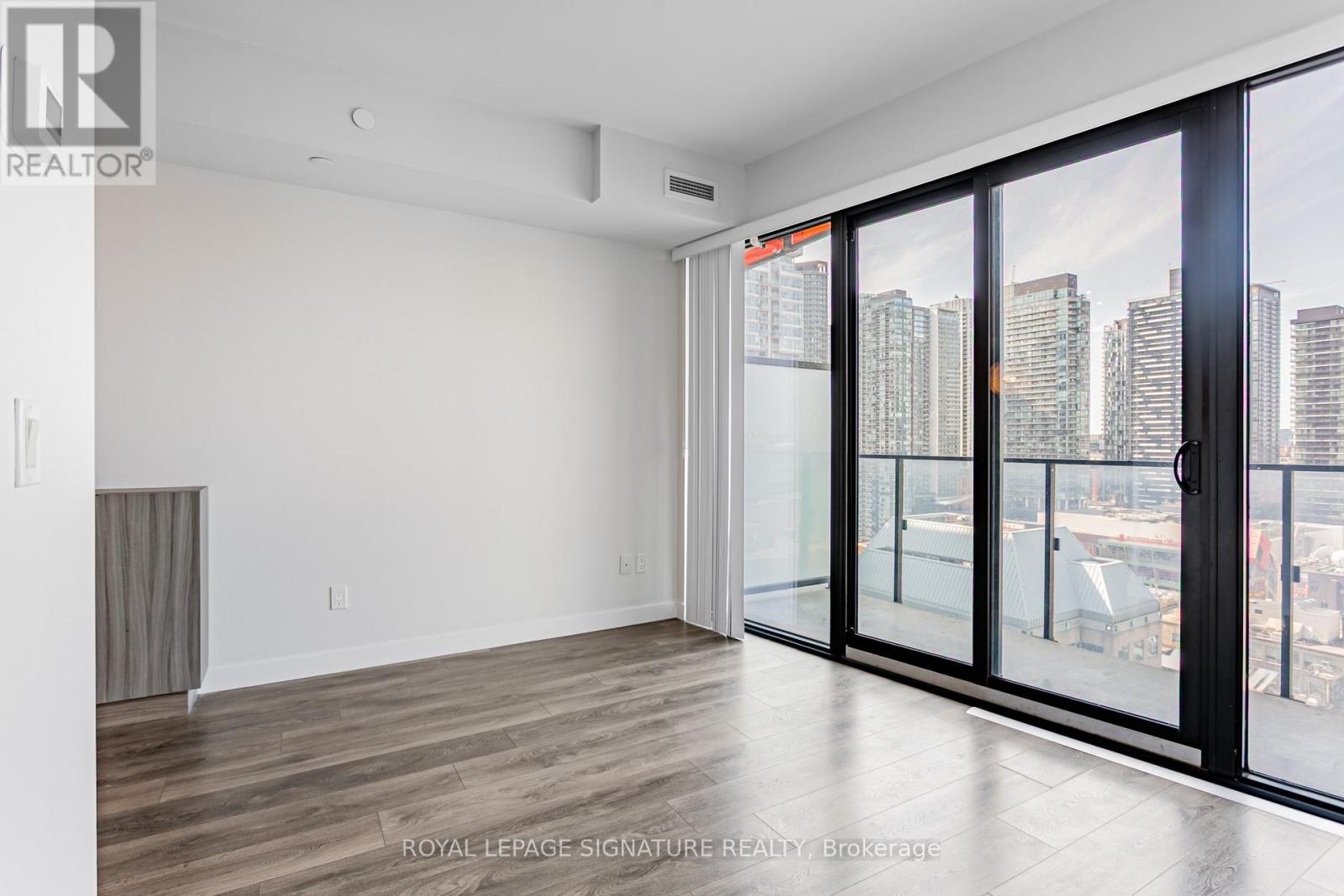 1805 - 215 Queen Street W, Toronto, Ontario  M5V 0P5 - Photo 3 - C12478117