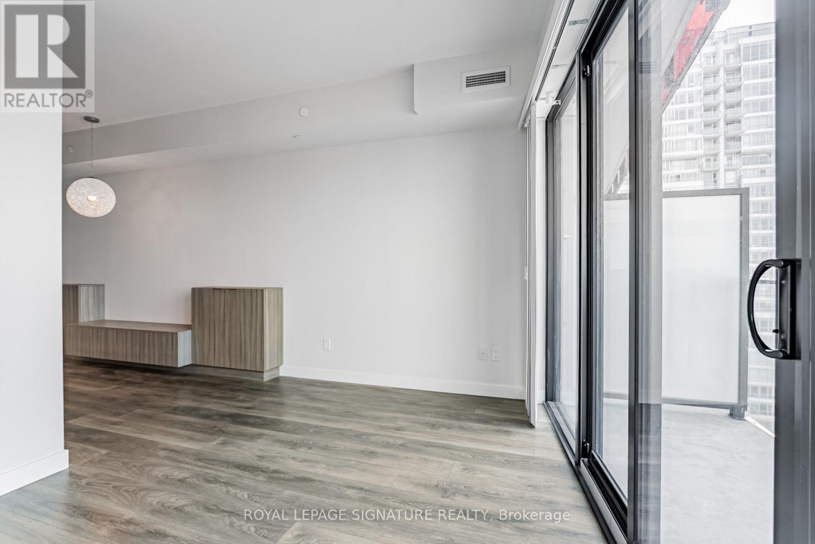 1805 - 215 Queen Street W, Toronto, Ontario  M5V 0P5 - Photo 4 - C12478117