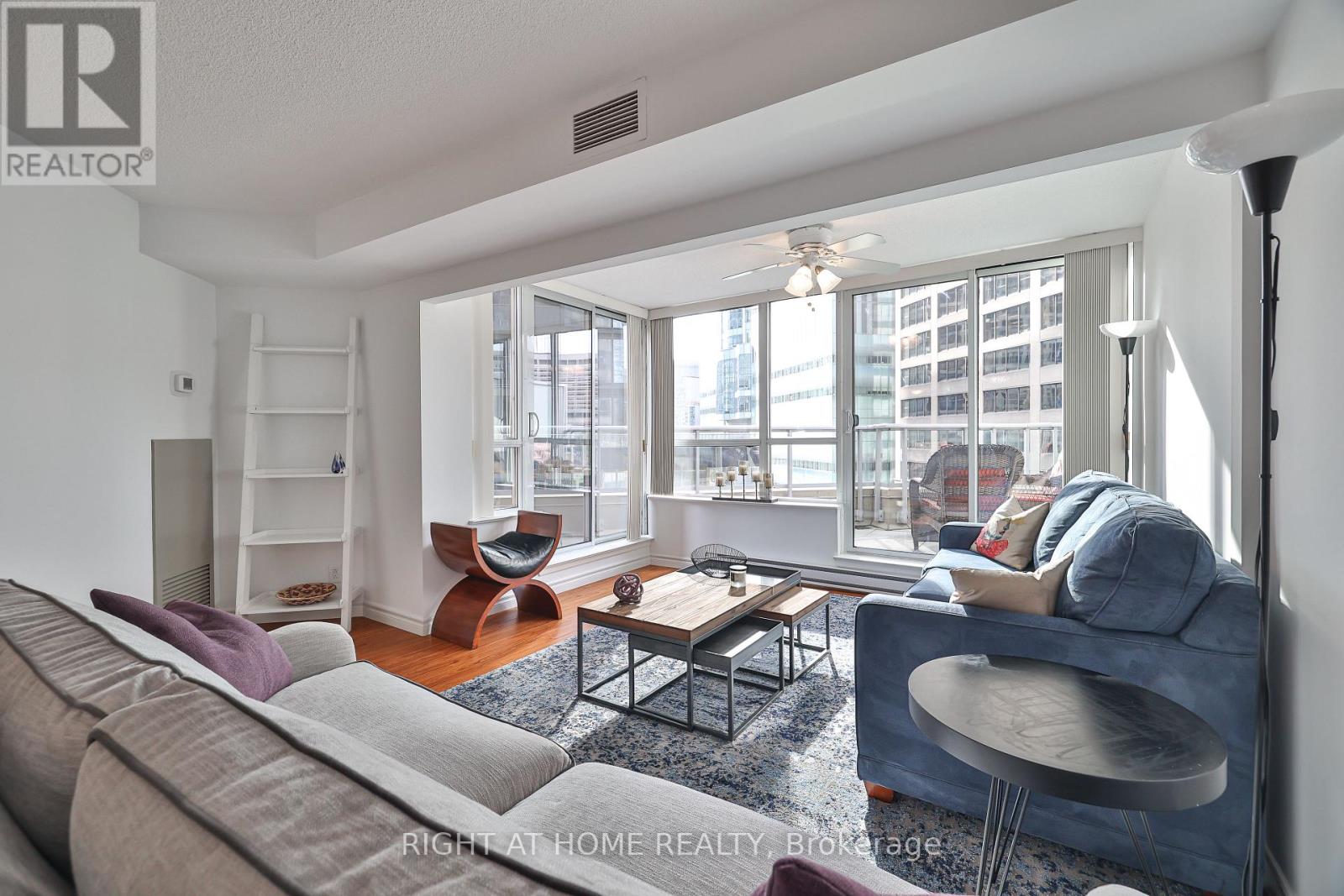 615 - 711 BAY STREET S, Toronto, Ontario