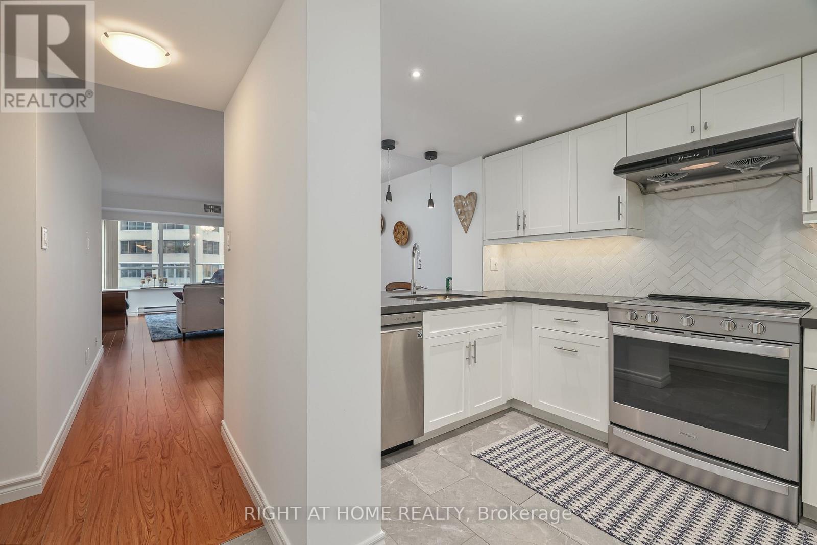 615 - 711 Bay Street S, Toronto, Ontario  M5G 2J8 - Photo 13 - C12478131