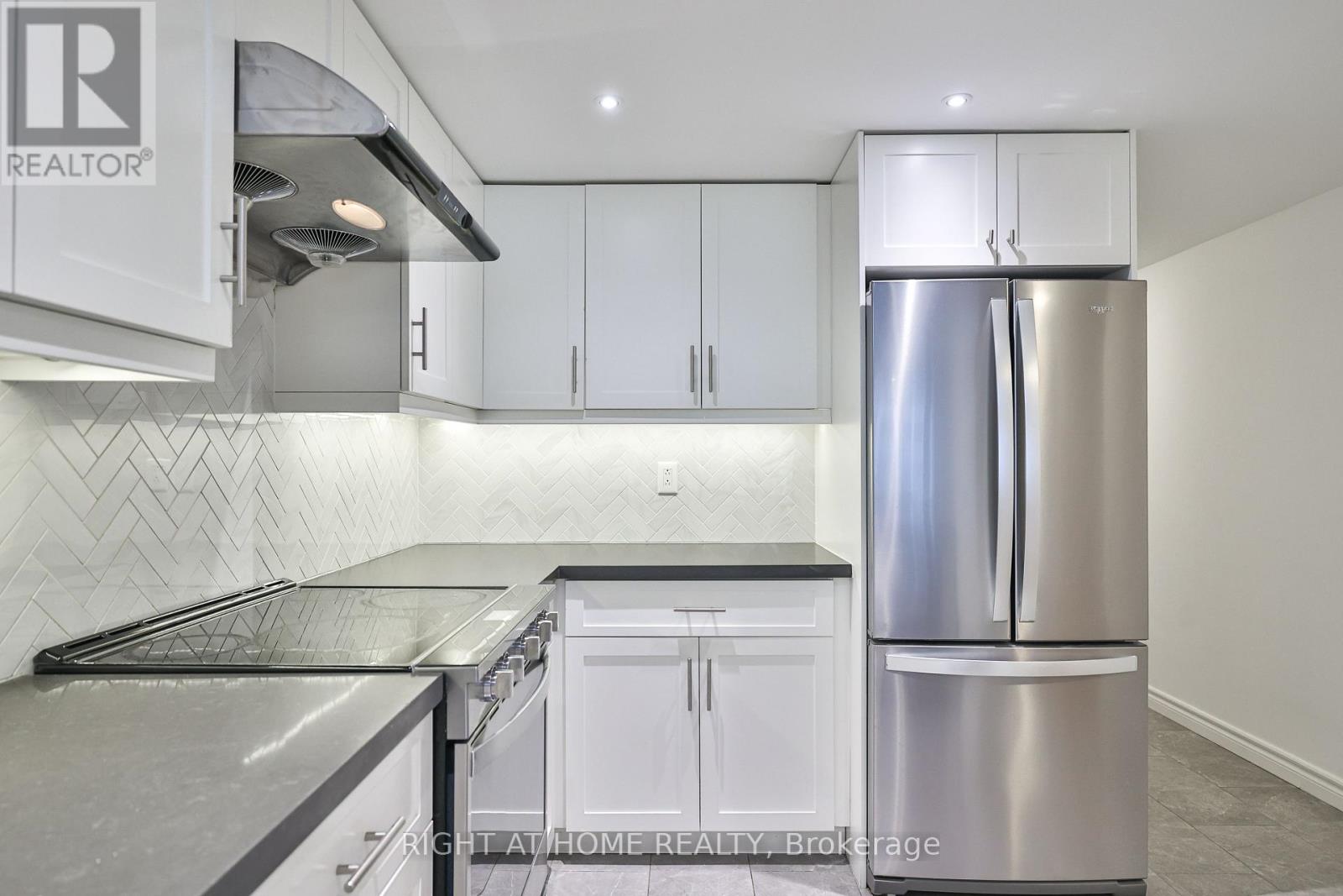 615 - 711 Bay Street S, Toronto, Ontario  M5G 2J8 - Photo 15 - C12478131