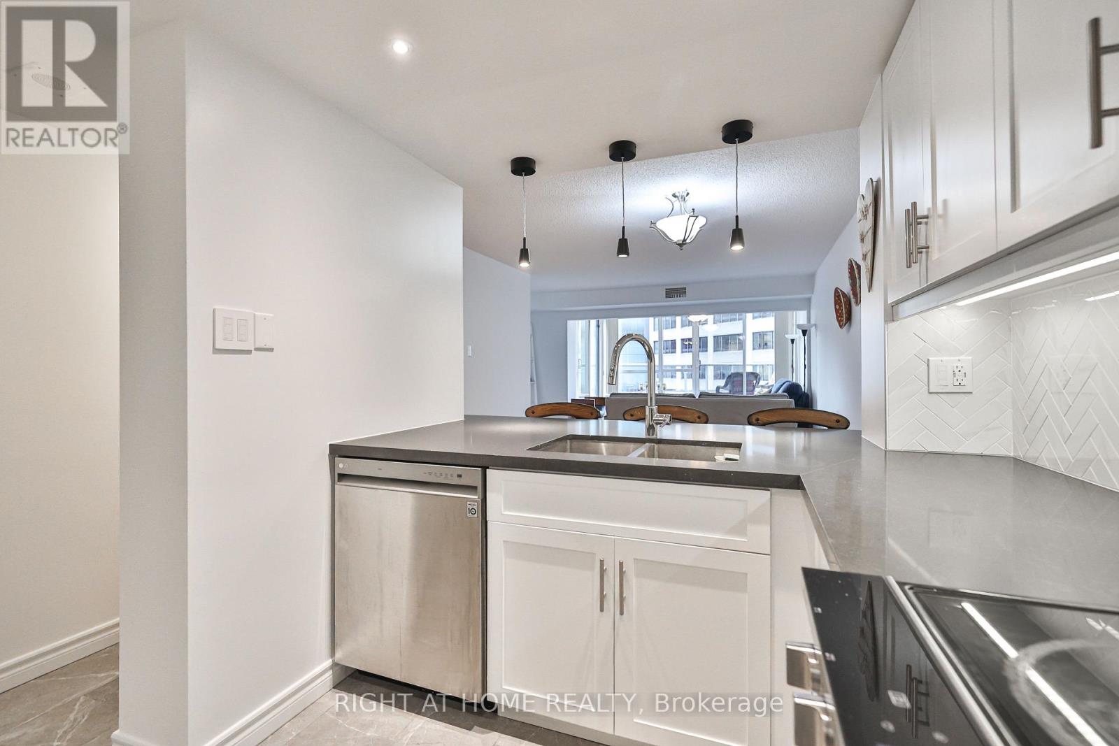 615 - 711 Bay Street S, Toronto, Ontario  M5G 2J8 - Photo 17 - C12478131