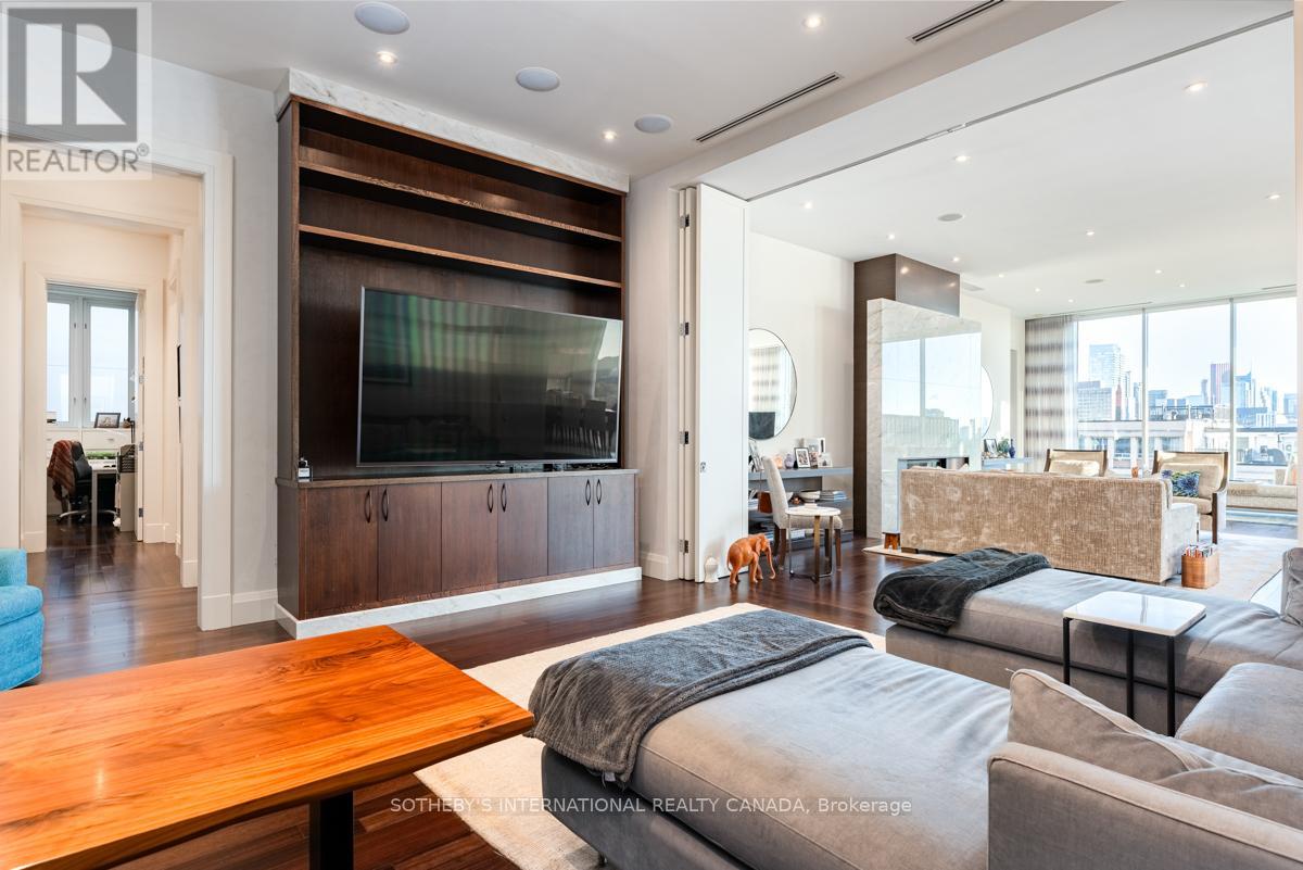 1201 - 155 Cumberland Street, Toronto, Ontario  M5R 1A2 - Photo 9 - C12478183