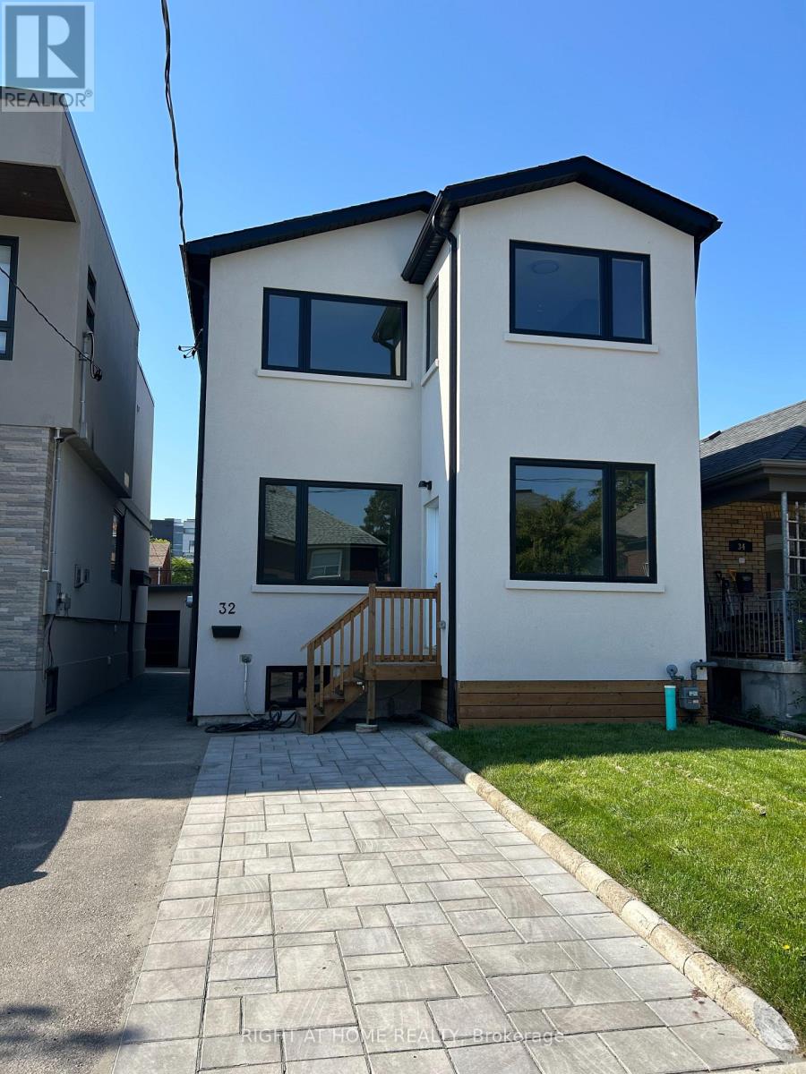 1 - 32 CADORNA AVENUE, Toronto, Ontario