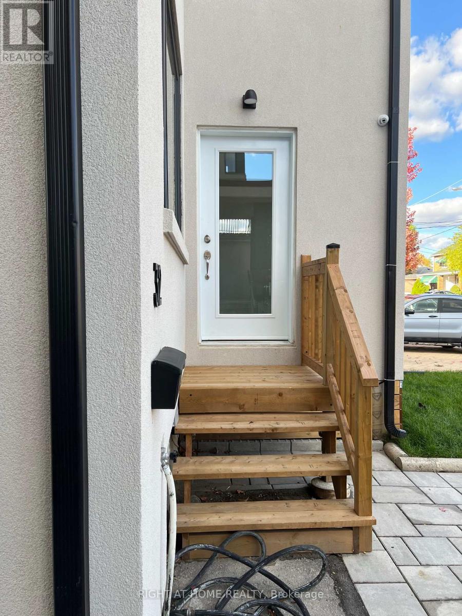 1 - 32 Cadorna Avenue, Toronto, Ontario  M4J 3W8 - Photo 3 - E12478061