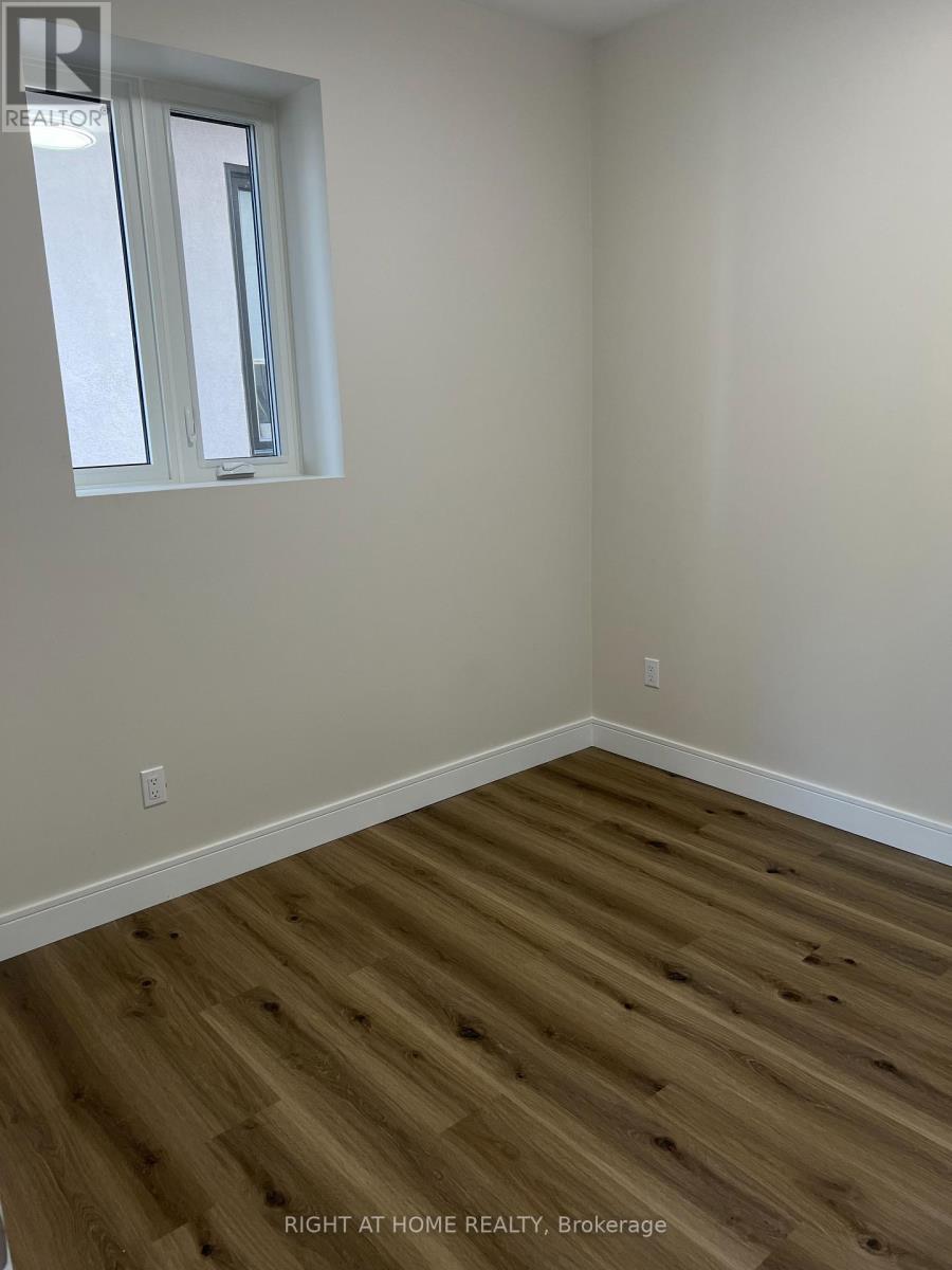 1 - 32 Cadorna Avenue, Toronto, Ontario  M4J 3W8 - Photo 5 - E12478061