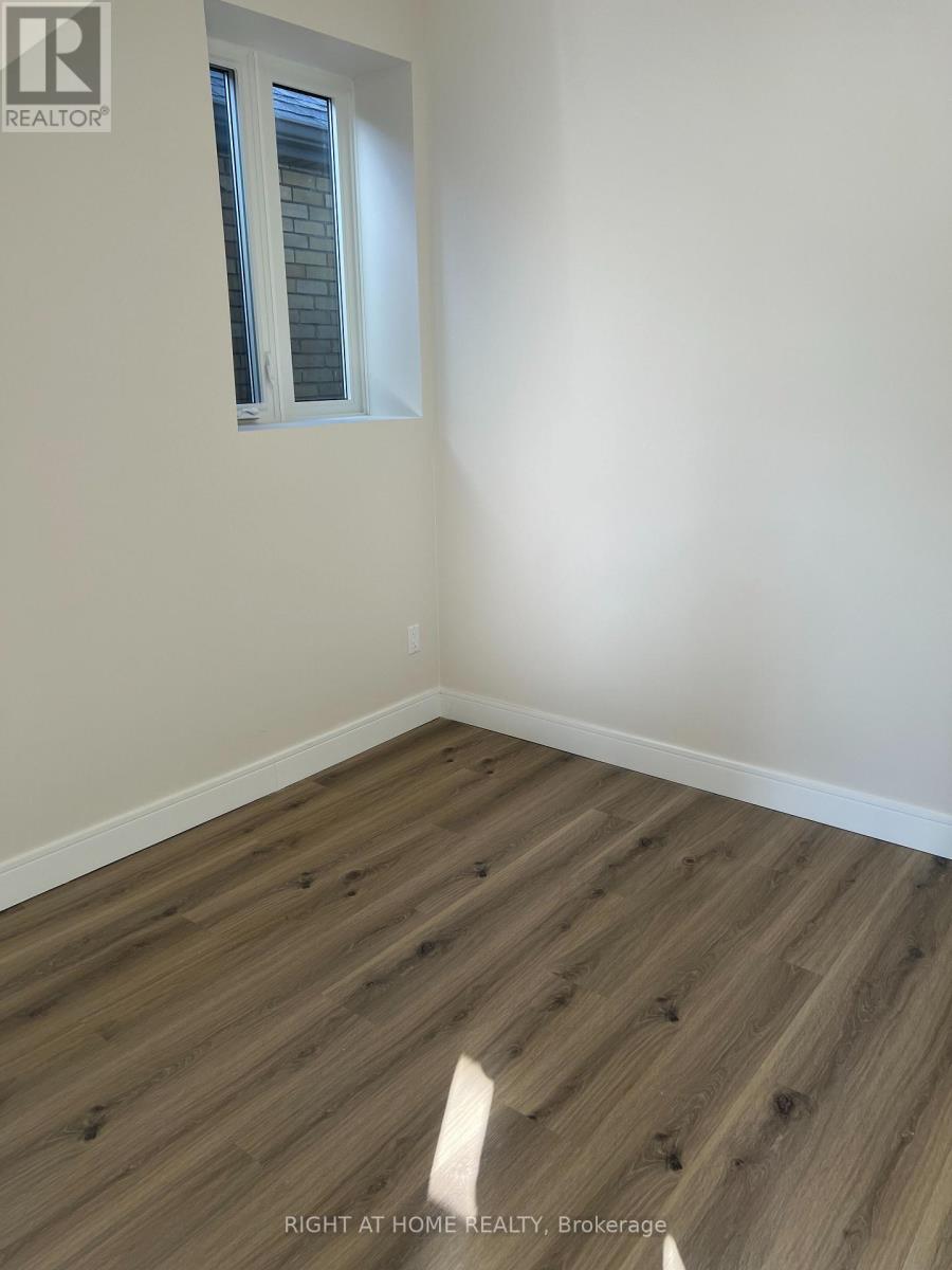2 - 32 Cadorna Avenue, Toronto, Ontario  M4J 3W8 - Photo 3 - E12478096