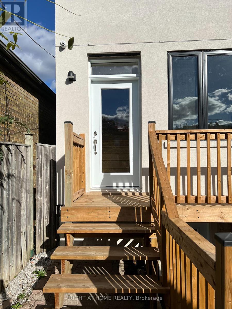 3 - 32 Cadorna Avenue, Toronto, Ontario  M4J 3W8 - Photo 3 - E12478166