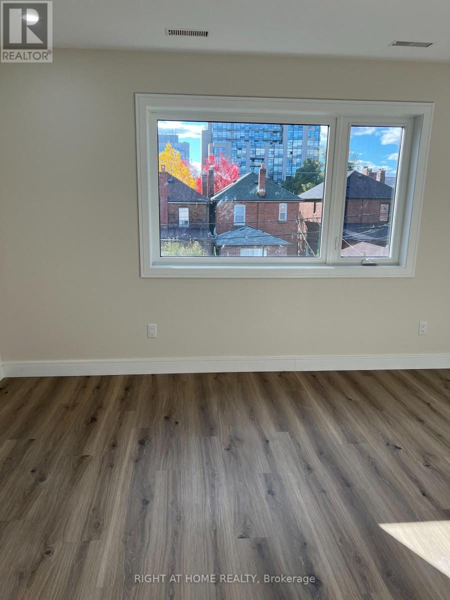 3 - 32 Cadorna Avenue, Toronto, Ontario  M4J 3W8 - Photo 7 - E12478166