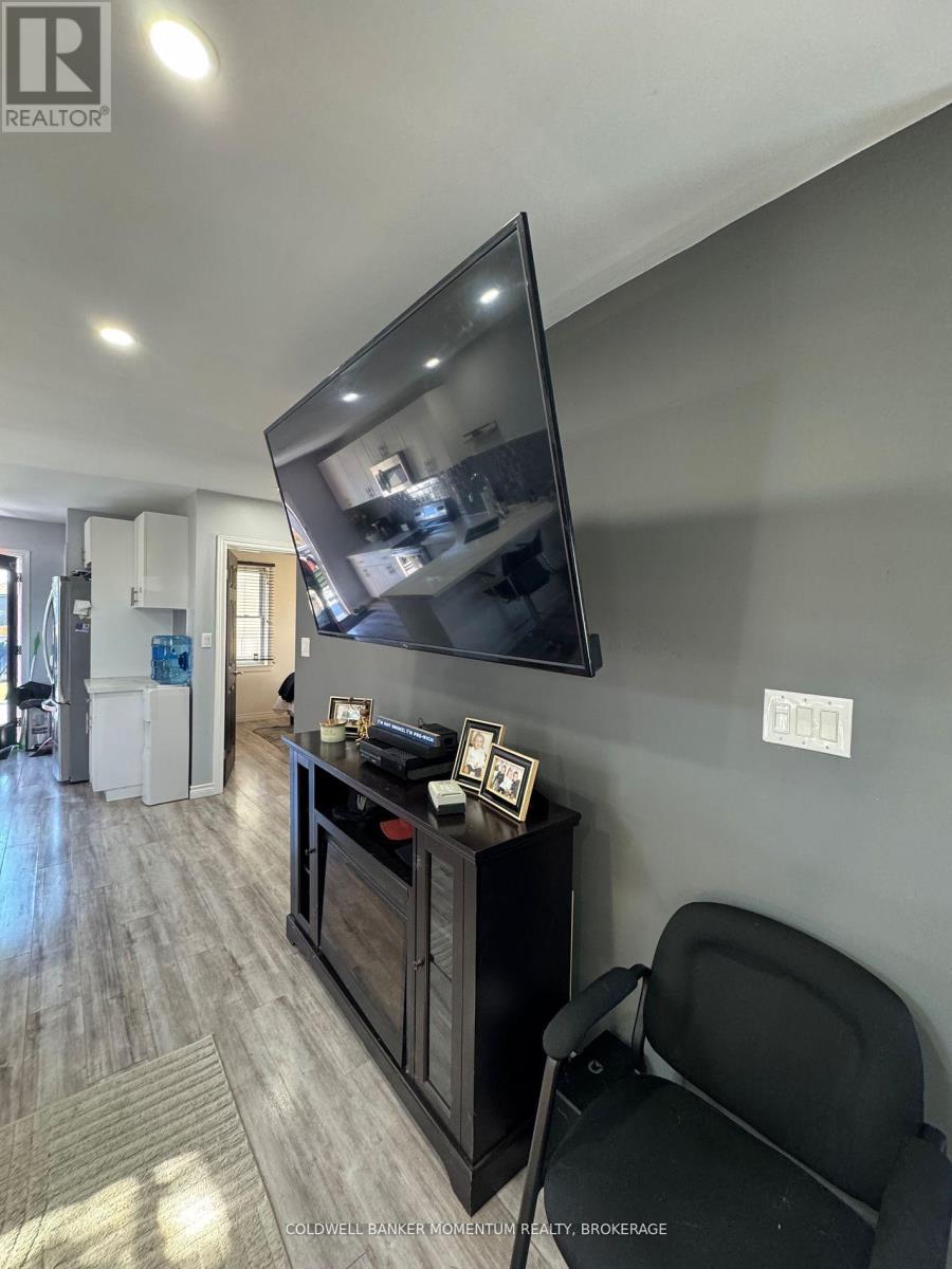 16 Princess Street, St. Catharines, Ontario  L2P 2P9 - Photo 4 - X12478369