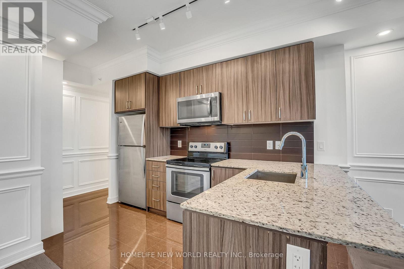 1004 - 9205 Yonge Street, Richmond Hill, Ontario  L4C 1V5 - Photo 8 - N12478024