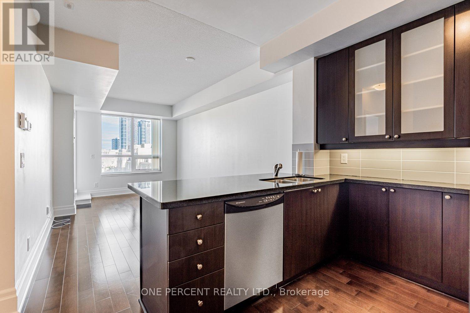 401 - 21 Upper Duke Crescent, Markham, Ontario  L6G 0B7 - Photo 5 - N12478180