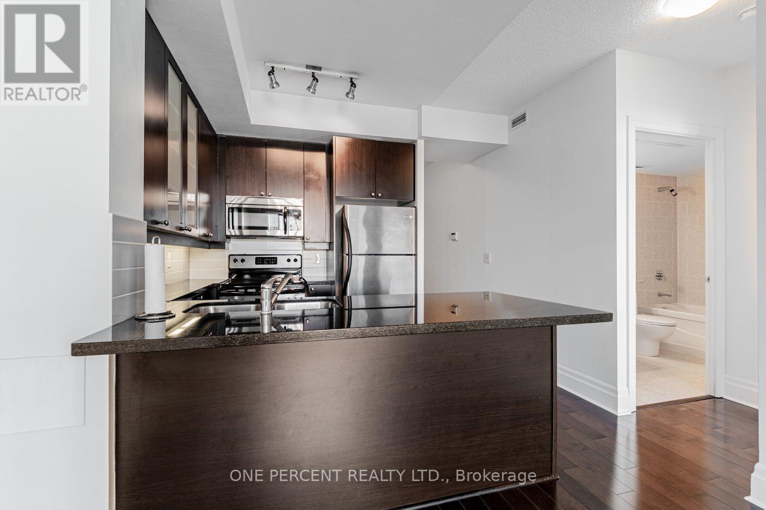 401 - 21 Upper Duke Crescent, Markham, Ontario  L6G 0B7 - Photo 9 - N12478180