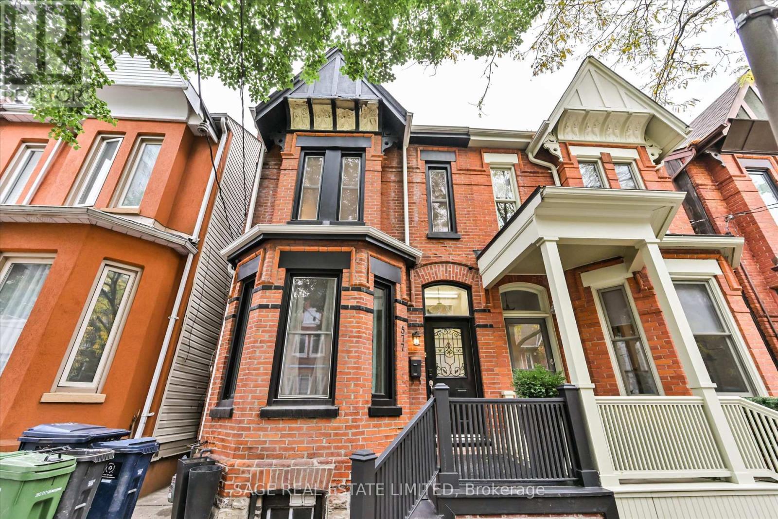 577 ONTARIO STREET, Toronto, Ontario