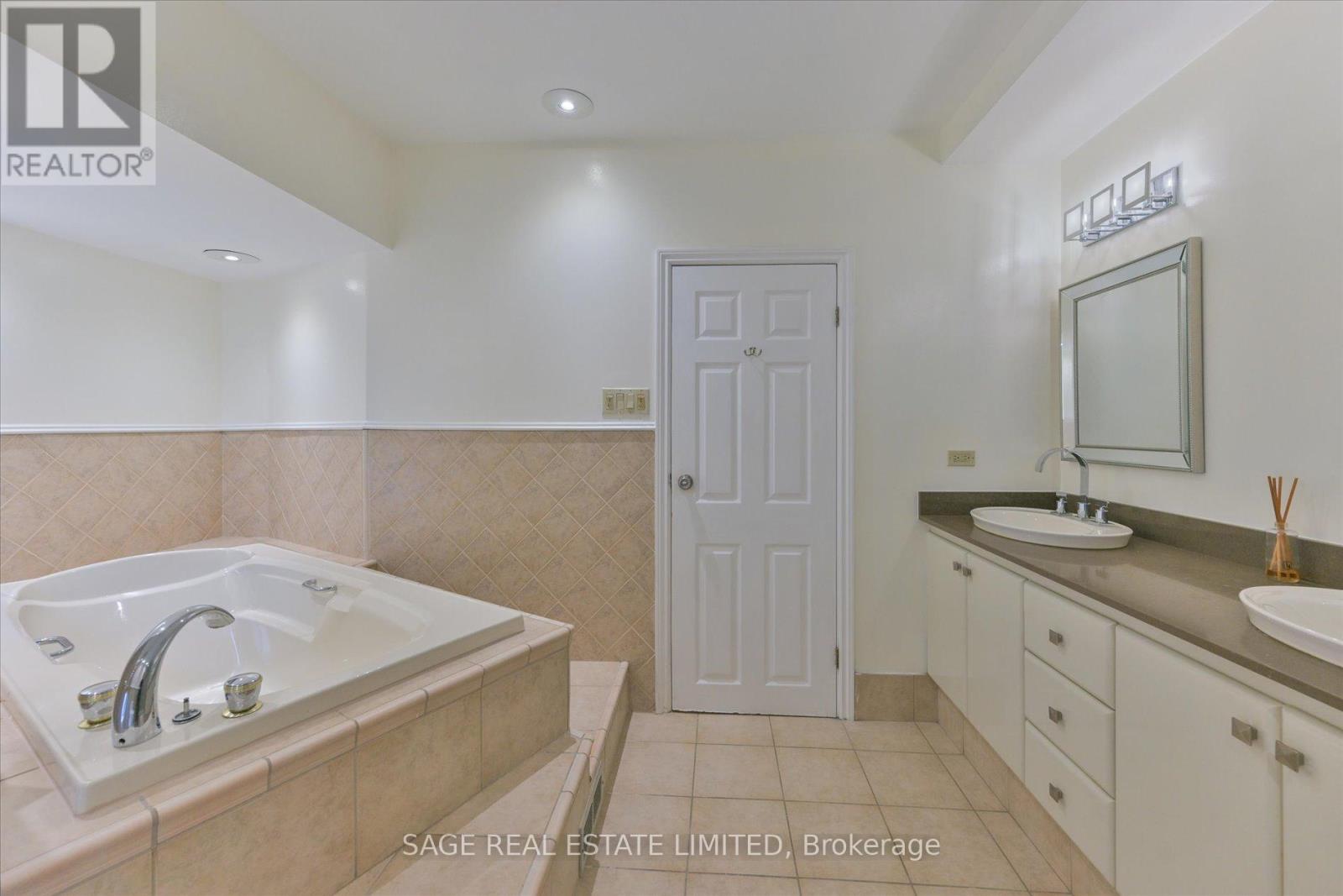 577 Ontario Street, Toronto, Ontario  M4X 1M9 - Photo 26 - C12478208