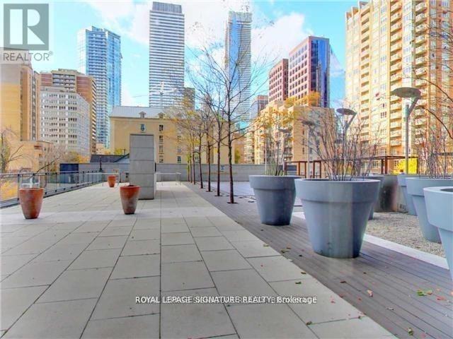 1601 - 110 Charles Street E, Toronto, Ontario  M4Y 1T5 - Photo 7 - C12478209