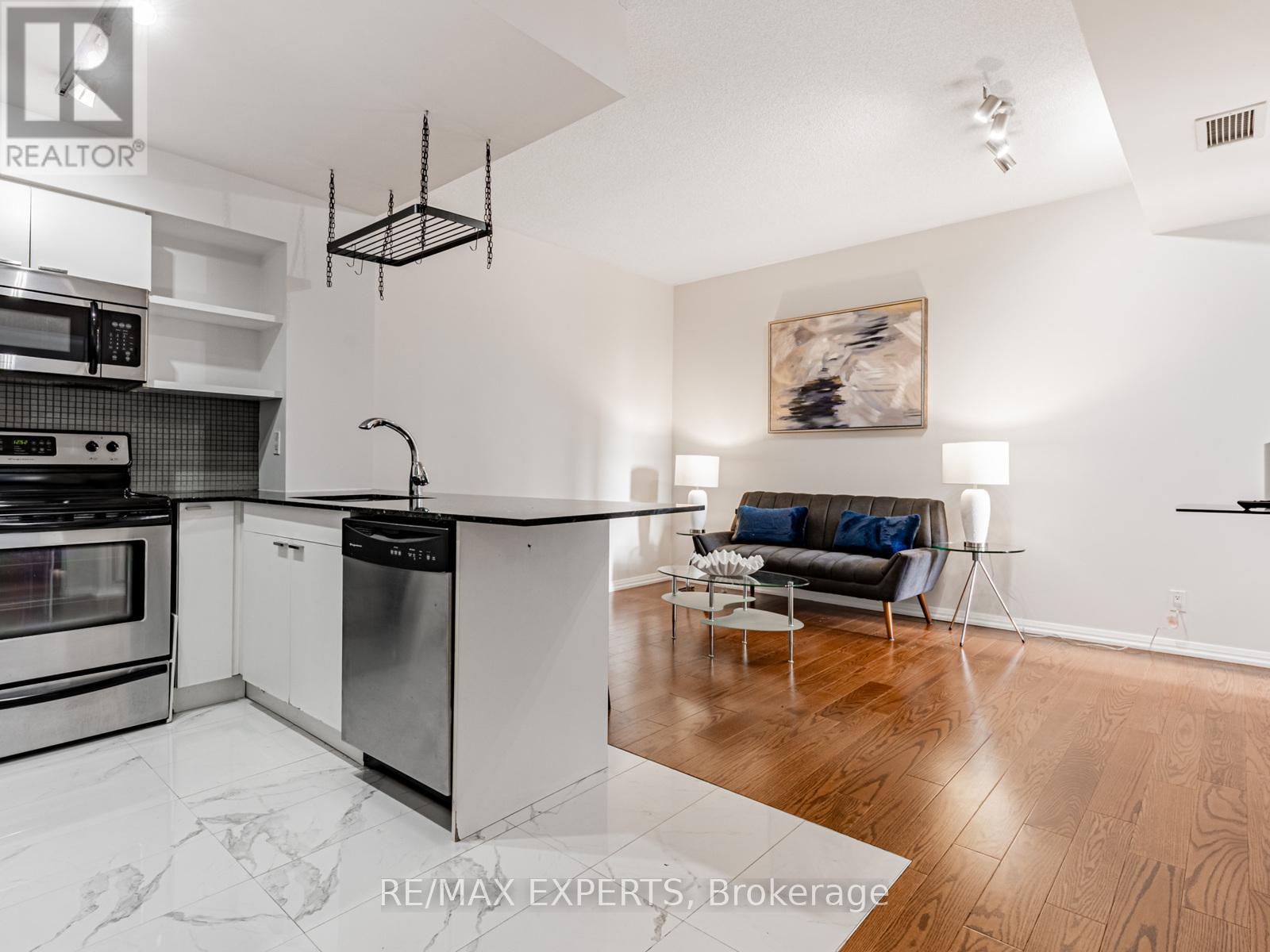 1511 - 35 Hayden Street, Toronto, Ontario  M4Y 3C3 - Photo 5 - C12478220