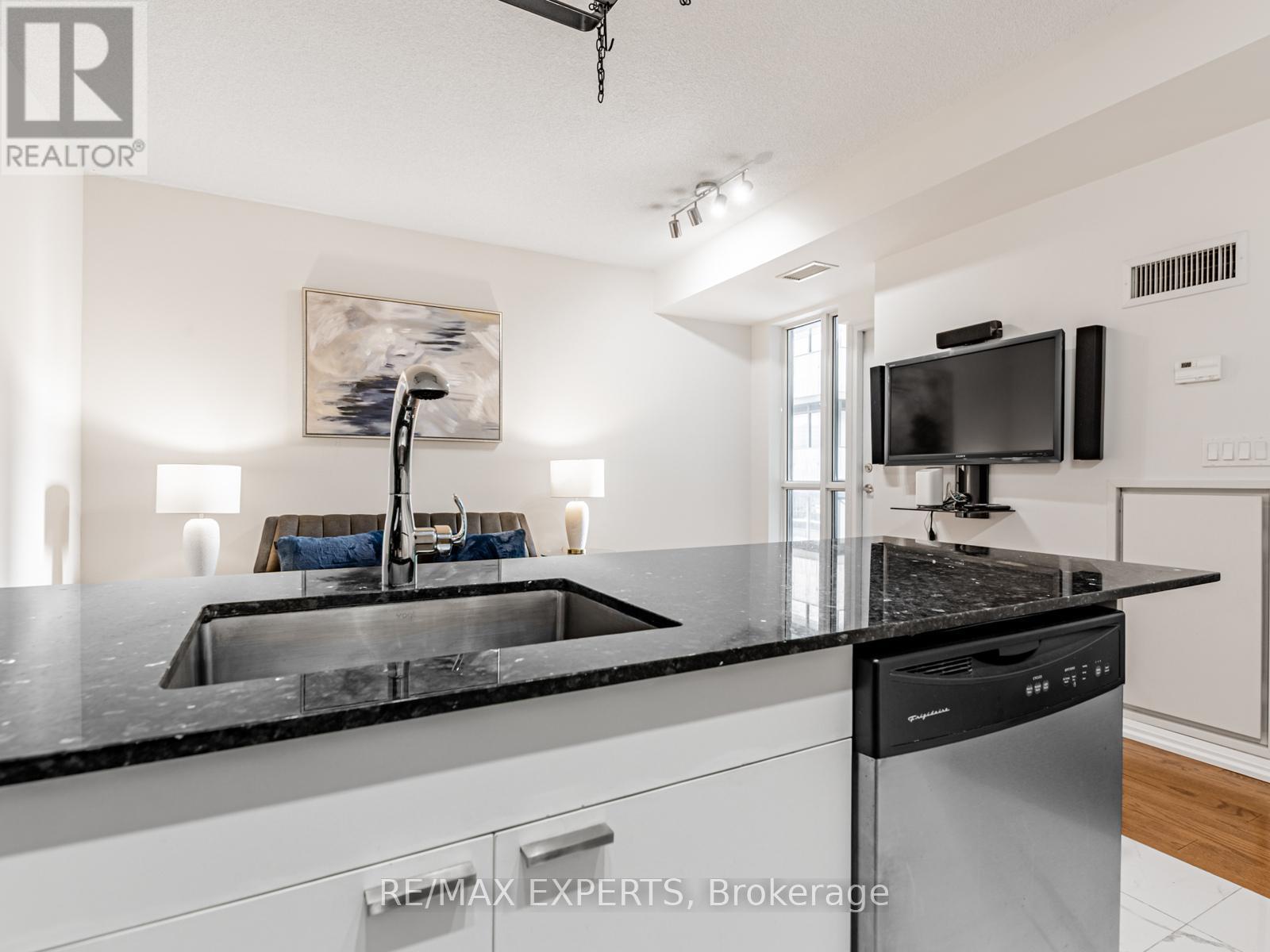 1511 - 35 Hayden Street, Toronto, Ontario  M4Y 3C3 - Photo 8 - C12478220
