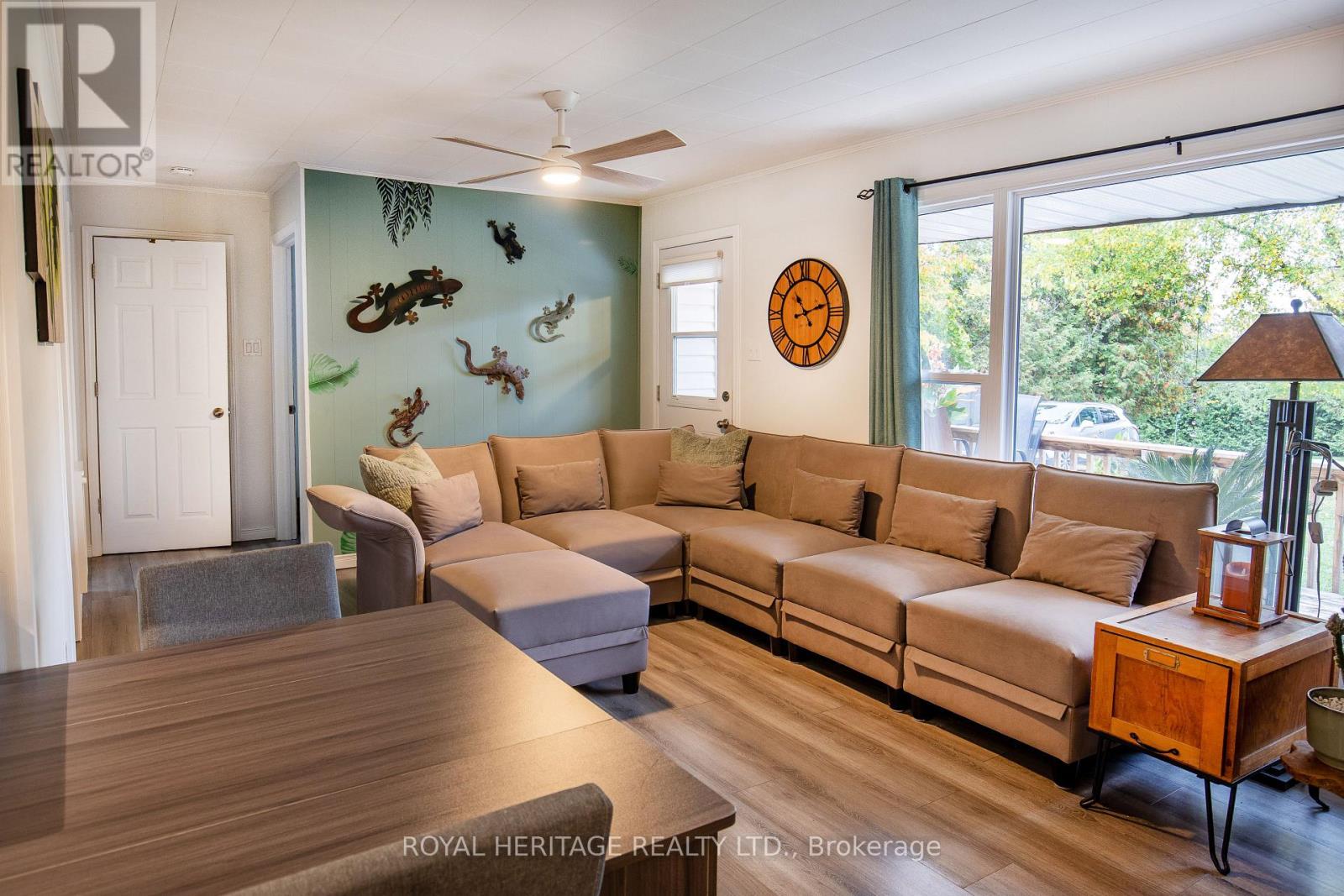 203 Crosby Drive, Kawartha Lakes, Ontario  K0M 1A0 - Photo 11 - X12478391