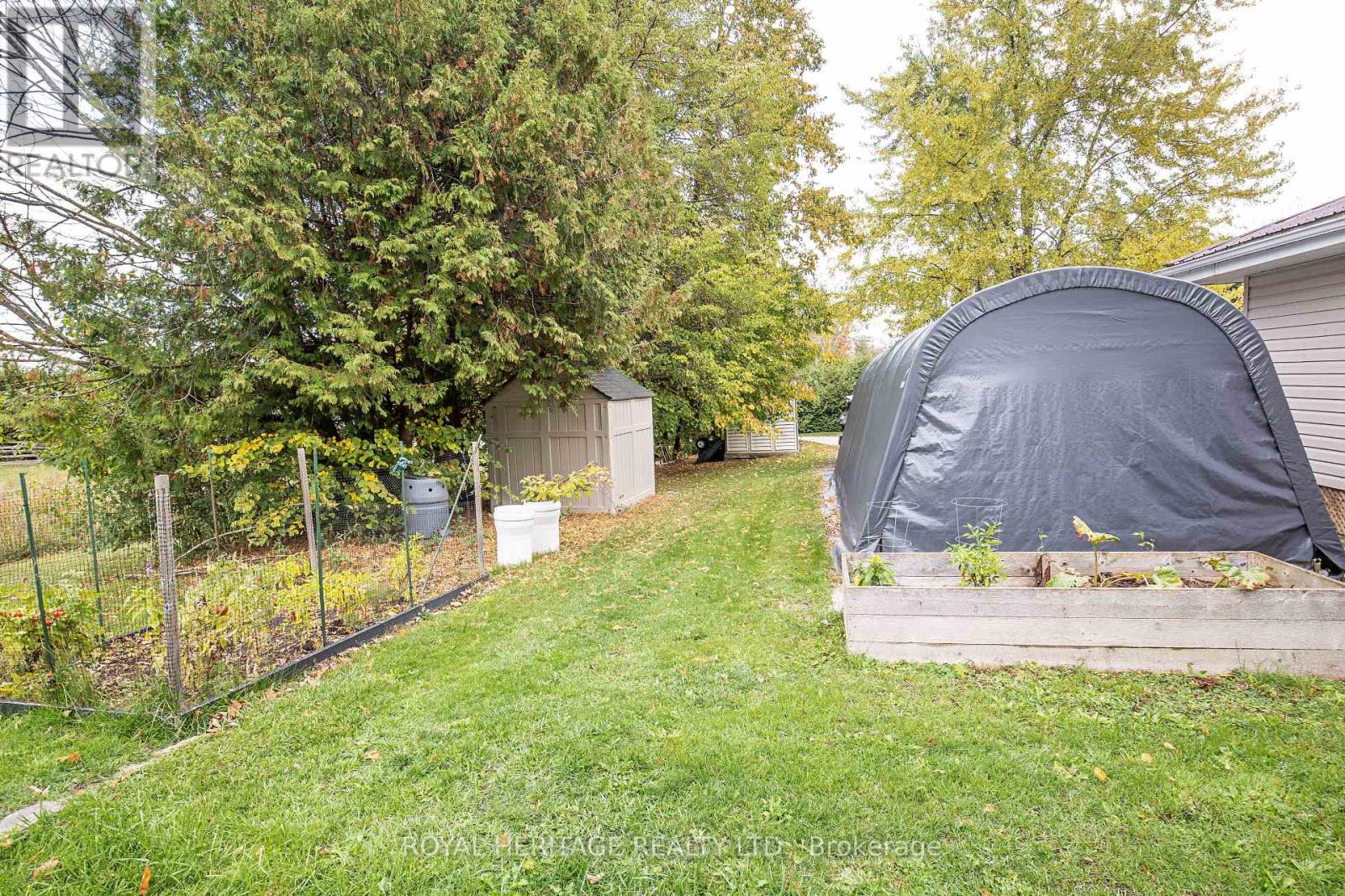 203 Crosby Drive, Kawartha Lakes, Ontario  K0M 1A0 - Photo 21 - X12478391