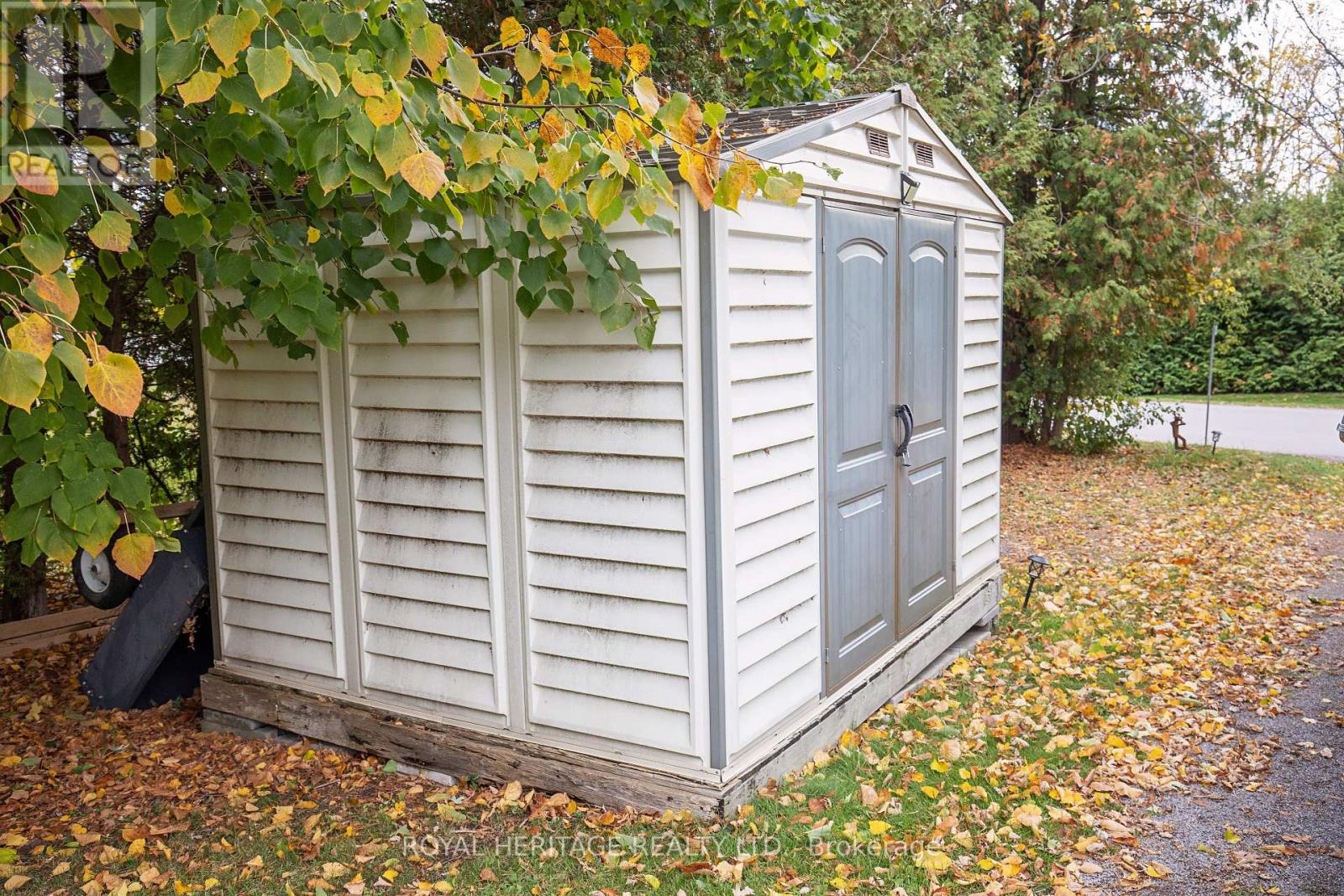 203 Crosby Drive, Kawartha Lakes, Ontario  K0M 1A0 - Photo 23 - X12478391