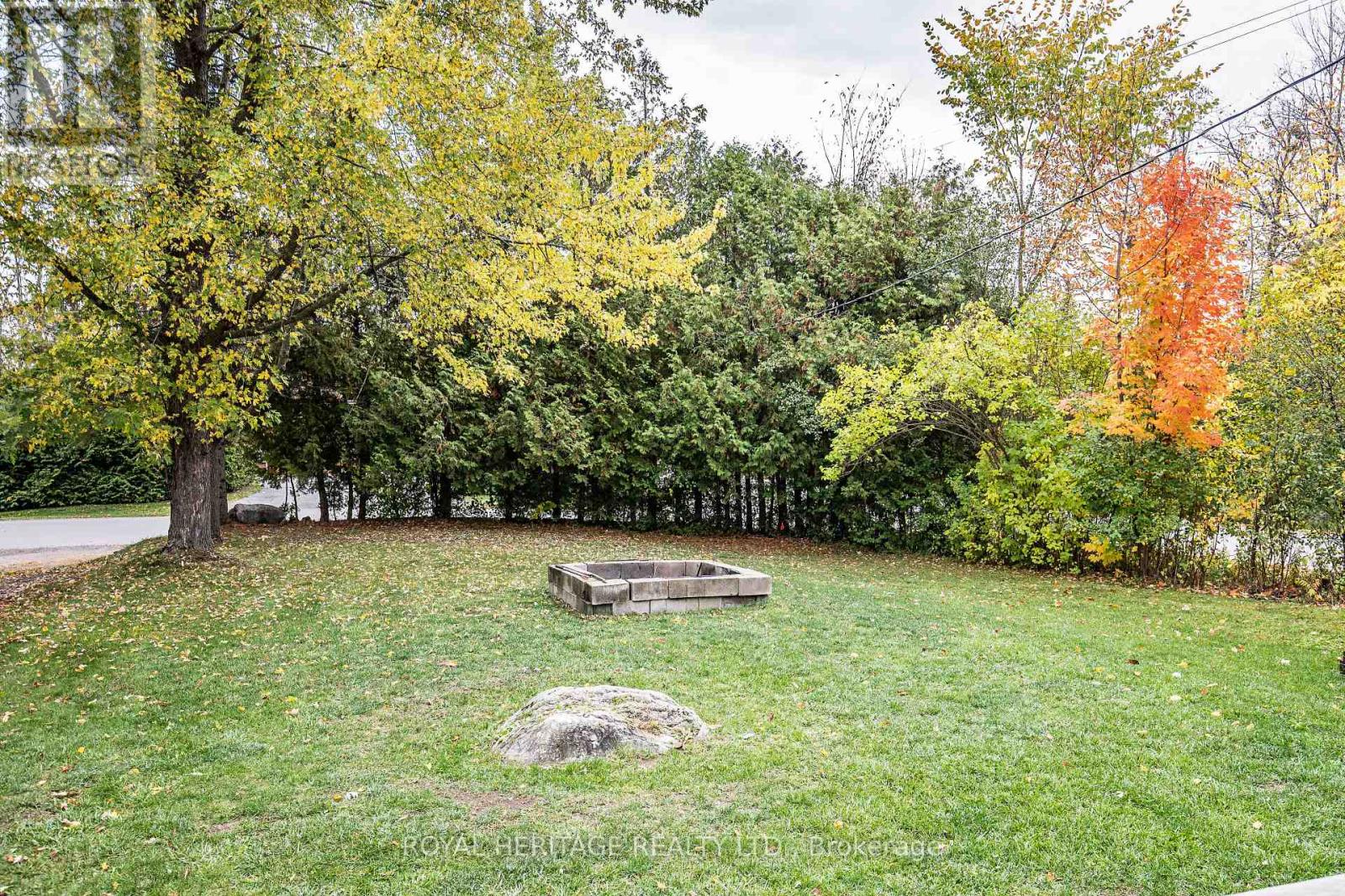 203 Crosby Drive, Kawartha Lakes, Ontario  K0M 1A0 - Photo 5 - X12478391