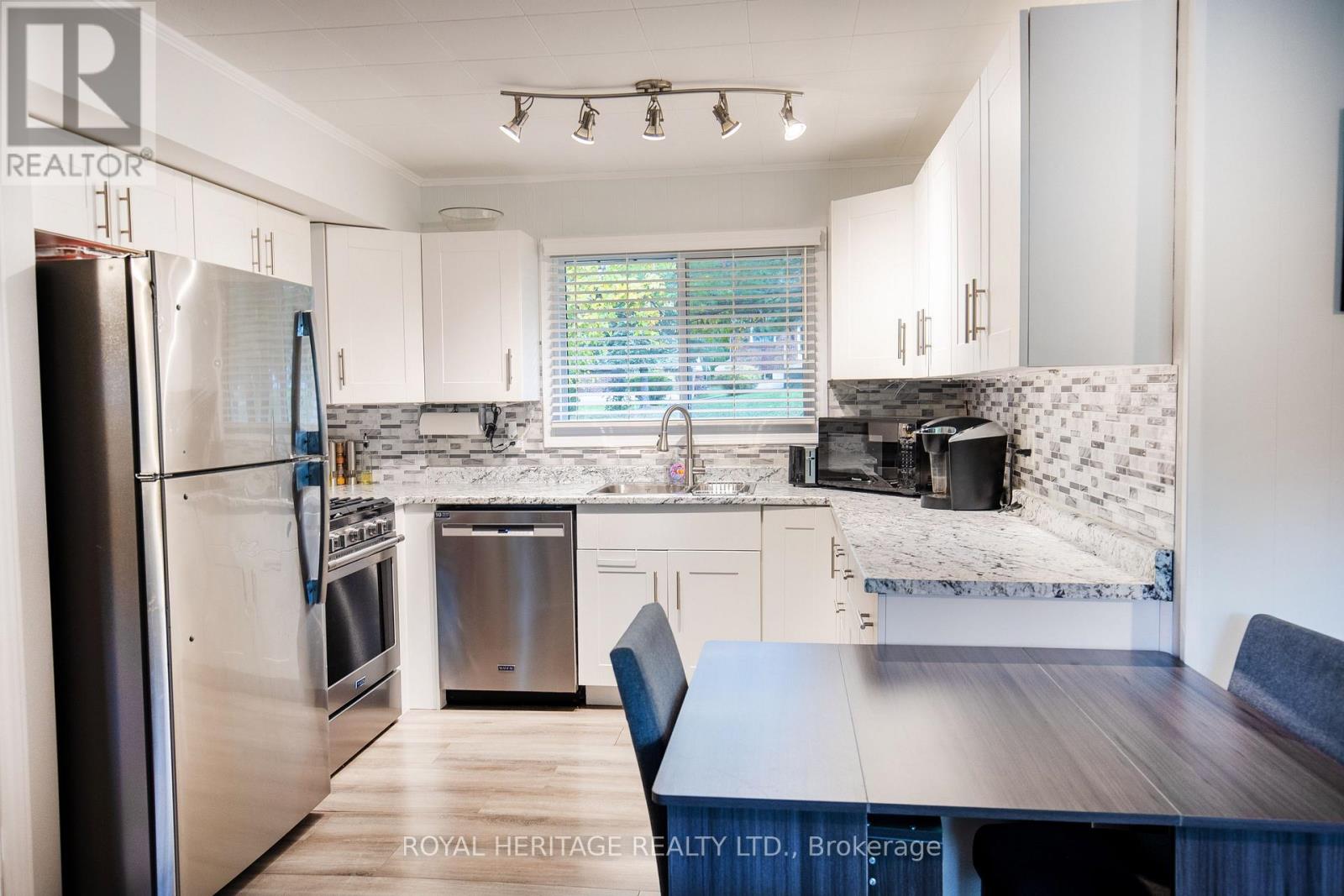 203 Crosby Drive, Kawartha Lakes, Ontario  K0M 1A0 - Photo 7 - X12478391
