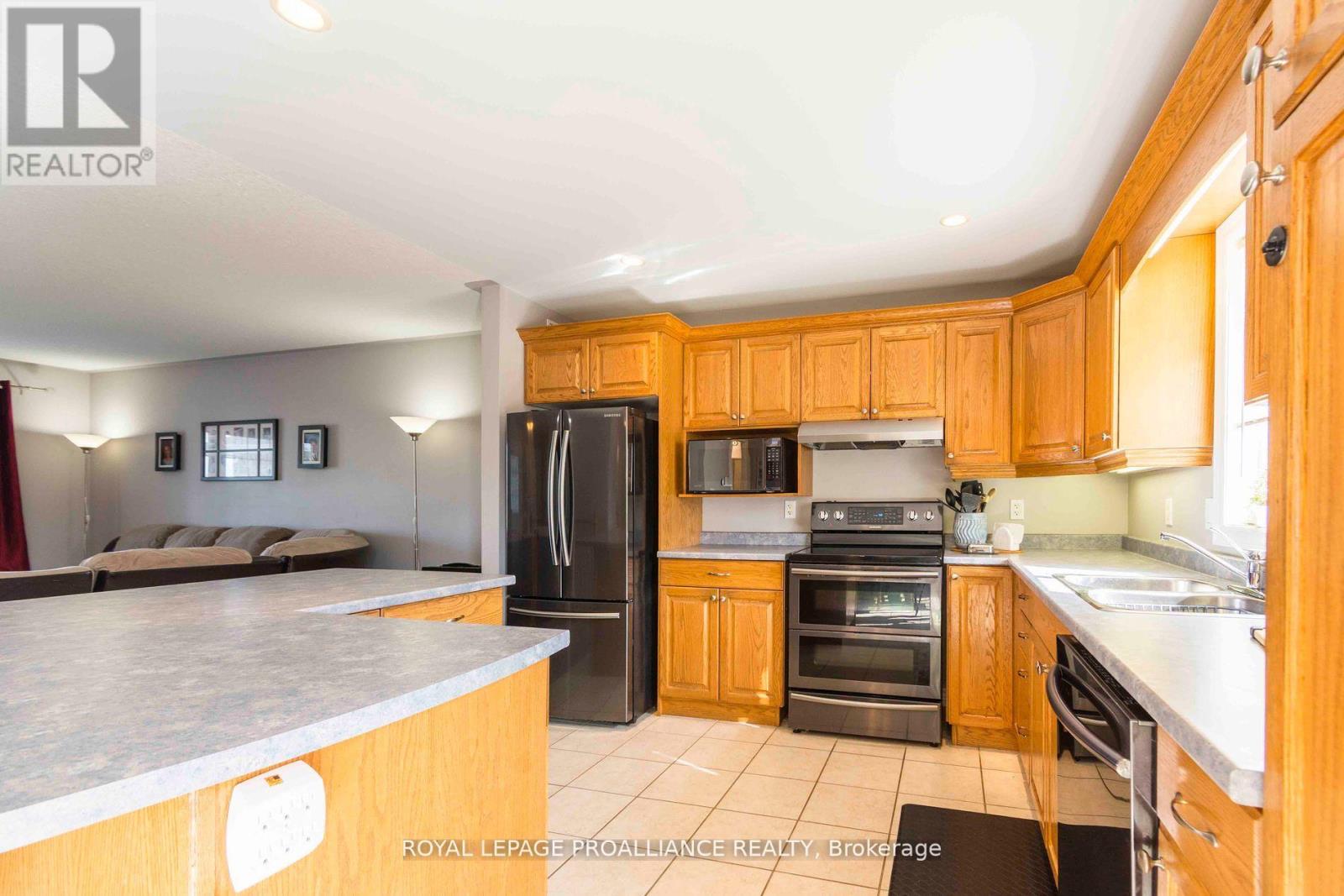 35 Forest Valley Drive, Quinte West, Ontario  K0K 2C0 - Photo 10 - X12478408