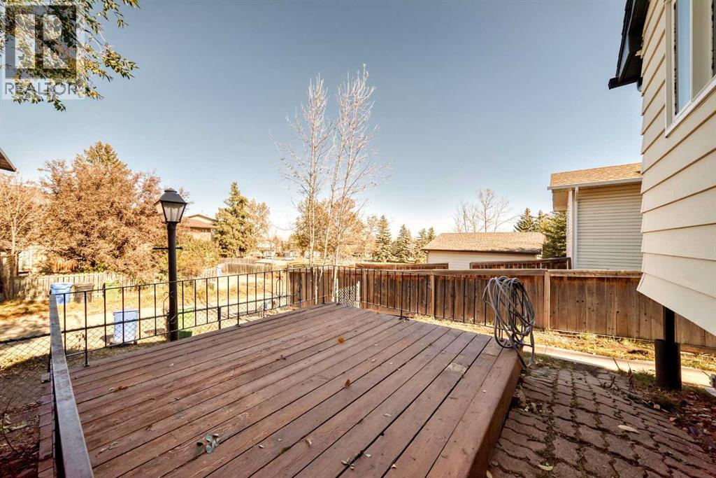 946 Berkley Drive Nw, Calgary, Alberta  T3K 1A2 - Photo 46 - A2264876