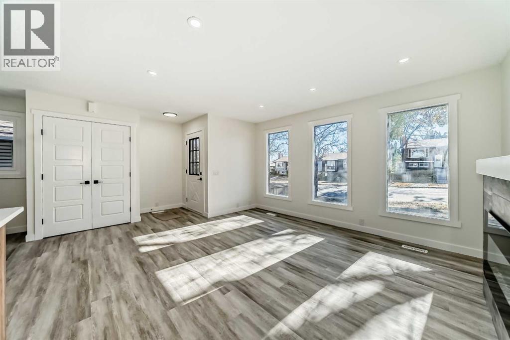 946 Berkley Drive Nw, Calgary, Alberta  T3K 1A2 - Photo 15 - A2264876
