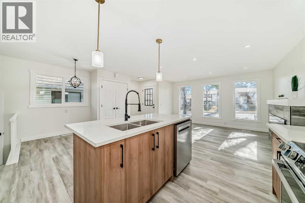 946 Berkley Drive Nw, Calgary, Alberta  T3K 1A2 - Photo 7 - A2264876