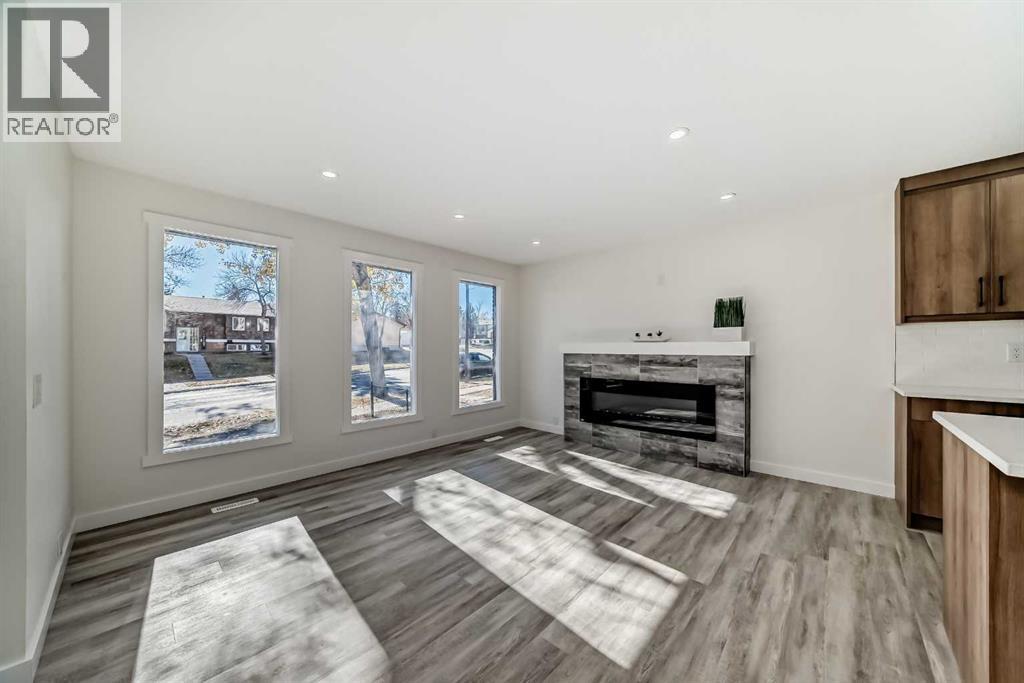 946 Berkley Drive Nw, Calgary, Alberta  T3K 1A2 - Photo 12 - A2264876