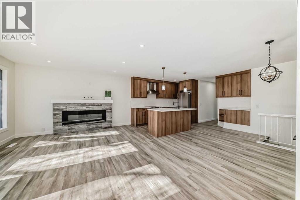 946 Berkley Drive Nw, Calgary, Alberta  T3K 1A2 - Photo 14 - A2264876