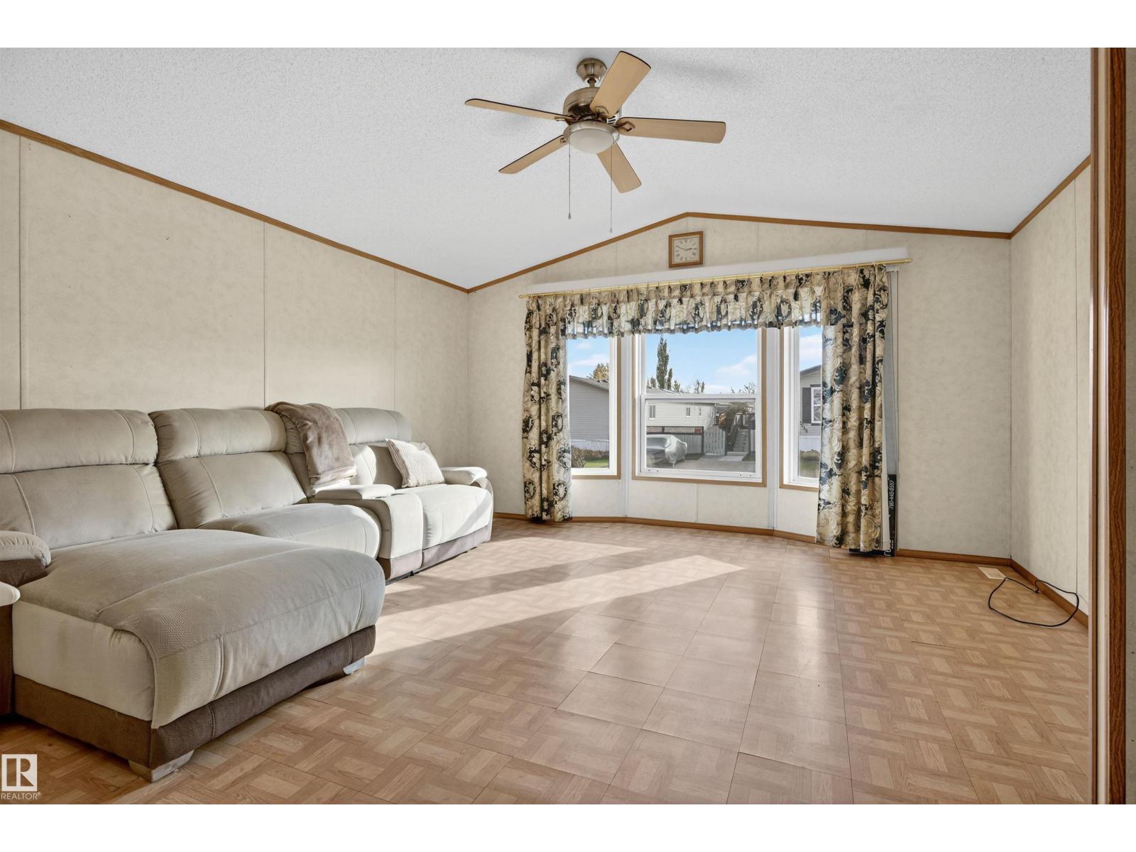 3245 Lakewood Cl Nw, Edmonton, Alberta  T5S 2R8 - Photo 10 - E4463192