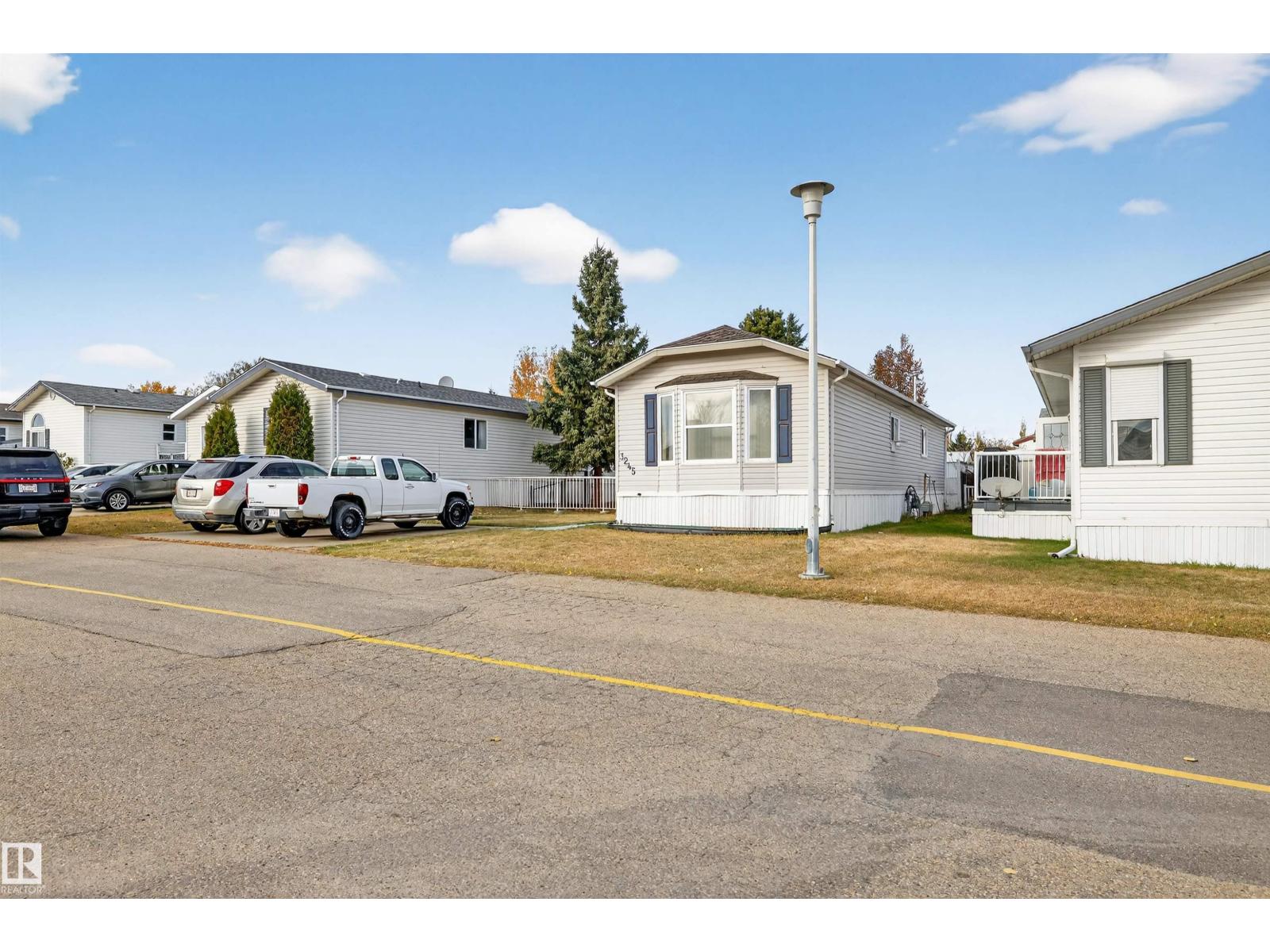 3245 Lakewood Cl Nw, Edmonton, Alberta  T5S 2R8 - Photo 2 - E4463192