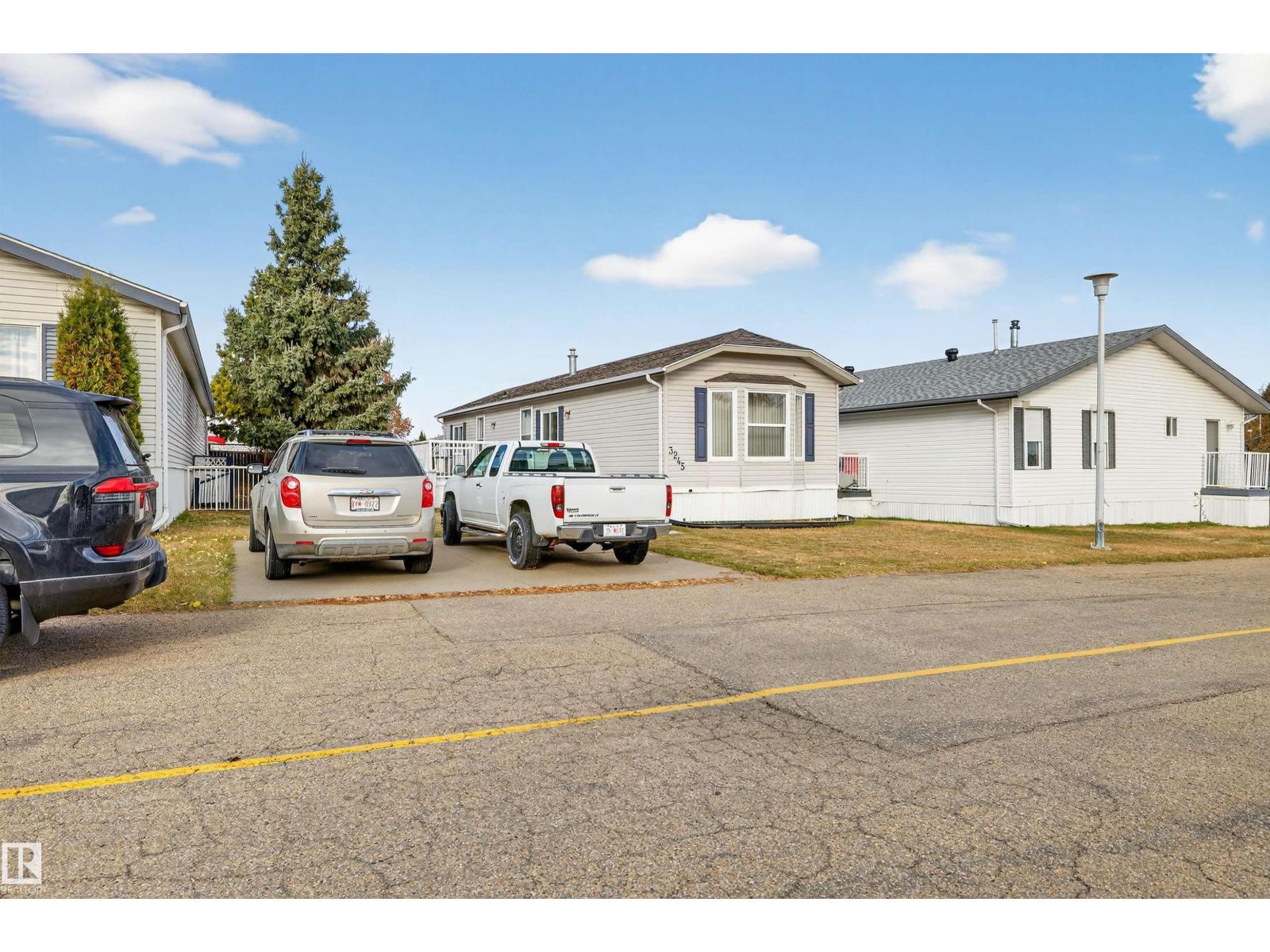 3245 Lakewood Cl Nw, Edmonton, Alberta  T5S 2R8 - Photo 3 - E4463192