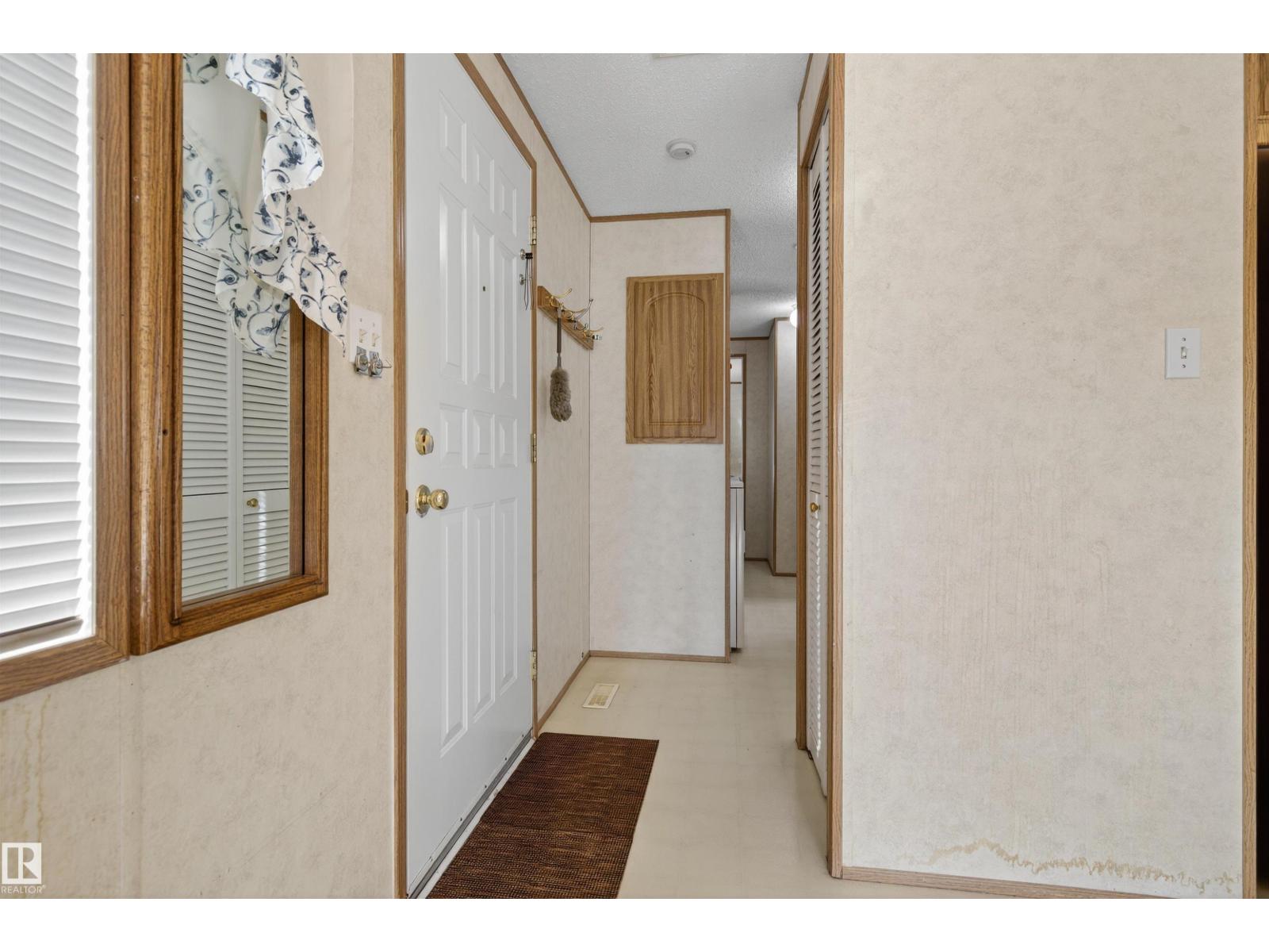 3245 Lakewood Cl Nw, Edmonton, Alberta  T5S 2R8 - Photo 4 - E4463192