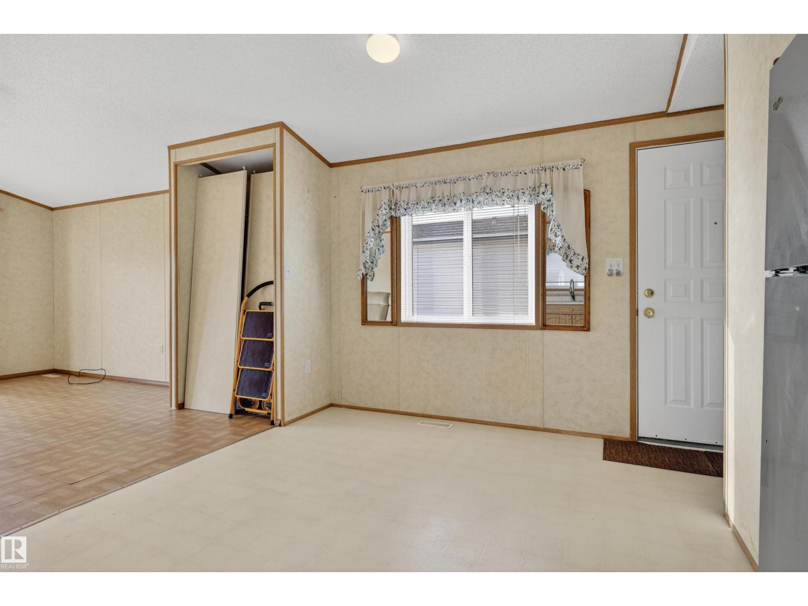 3245 Lakewood Cl Nw, Edmonton, Alberta  T5S 2R8 - Photo 5 - E4463192