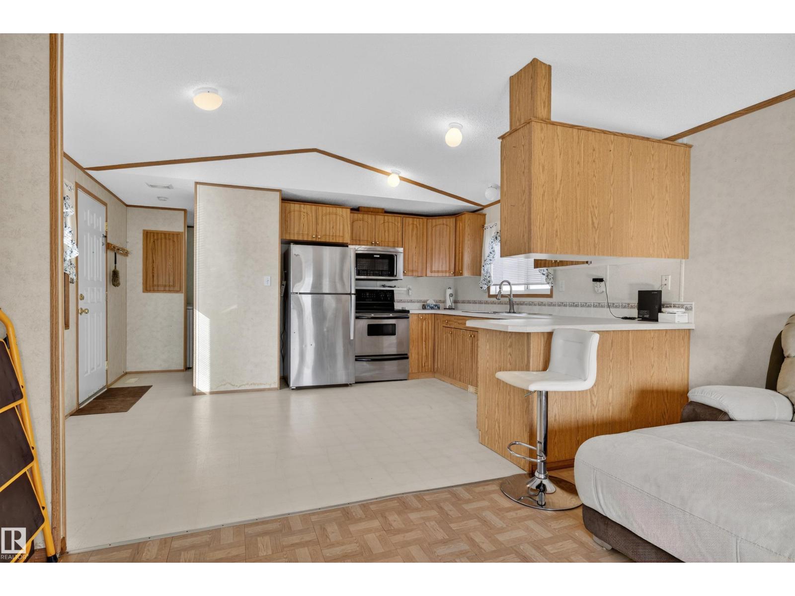 3245 Lakewood Cl Nw, Edmonton, Alberta  T5S 2R8 - Photo 9 - E4463192