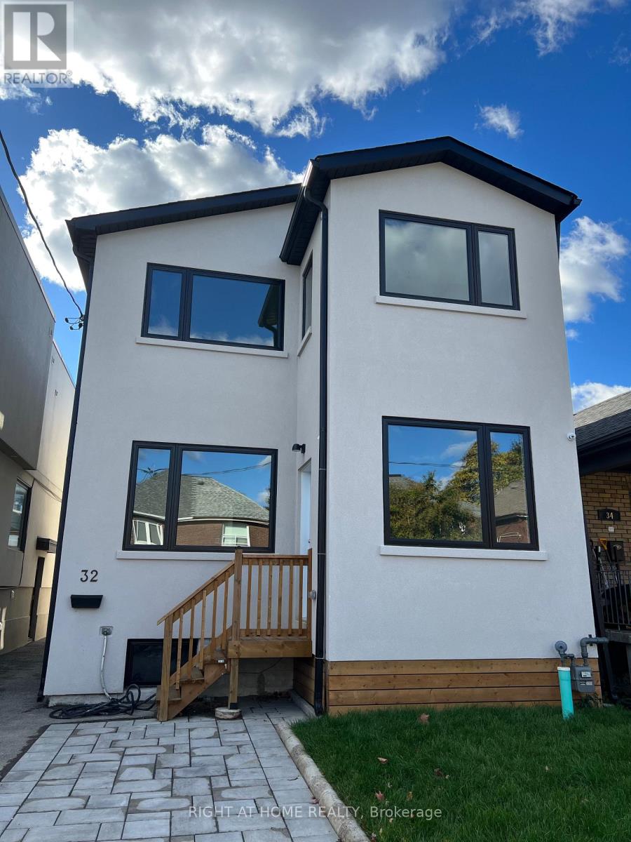 4 - 32 CADORNA AVENUE, Toronto, Ontario
