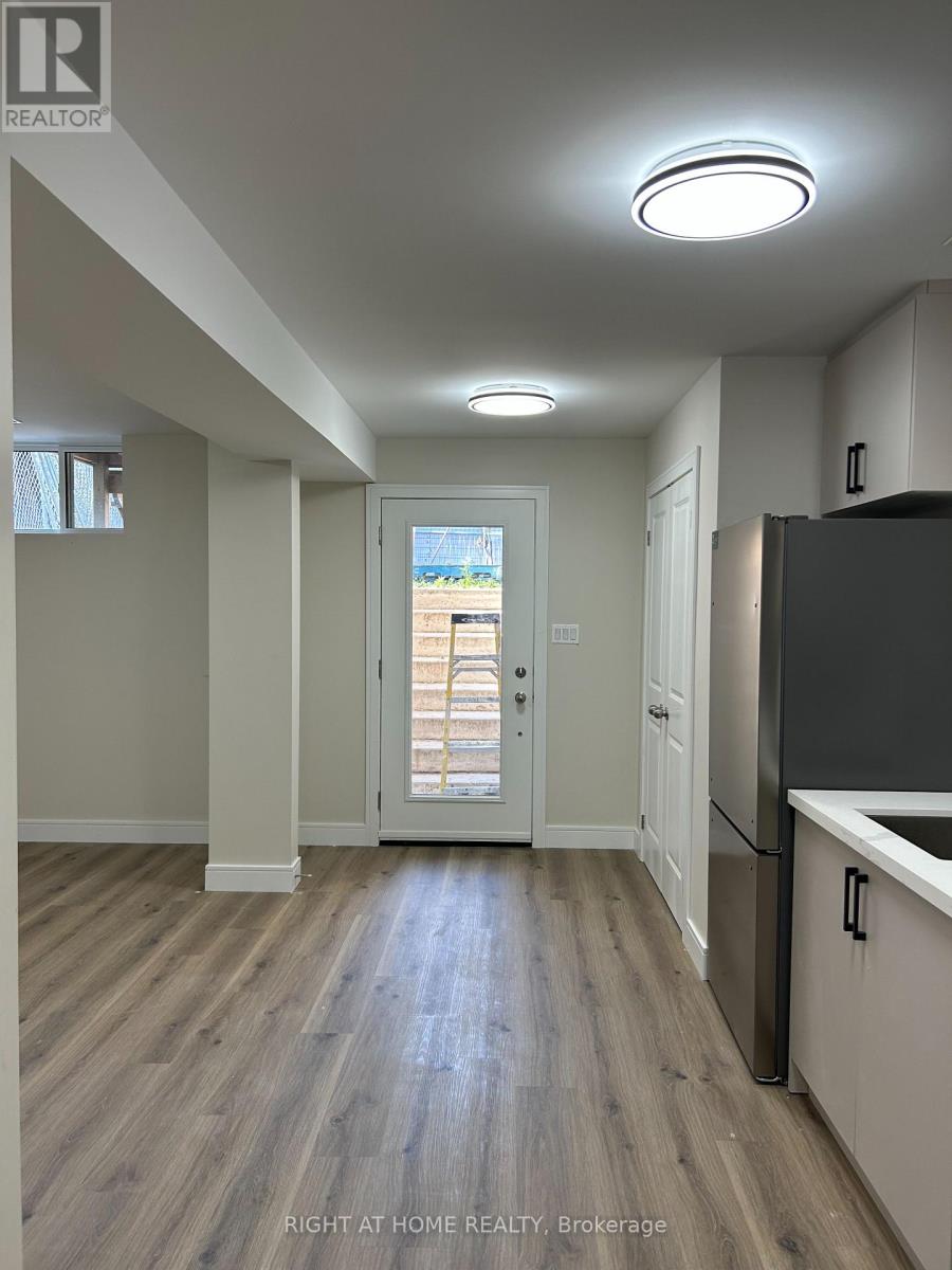 4 - 32 Cadorna Avenue, Toronto, Ontario  M4J 3W8 - Photo 3 - E12478198
