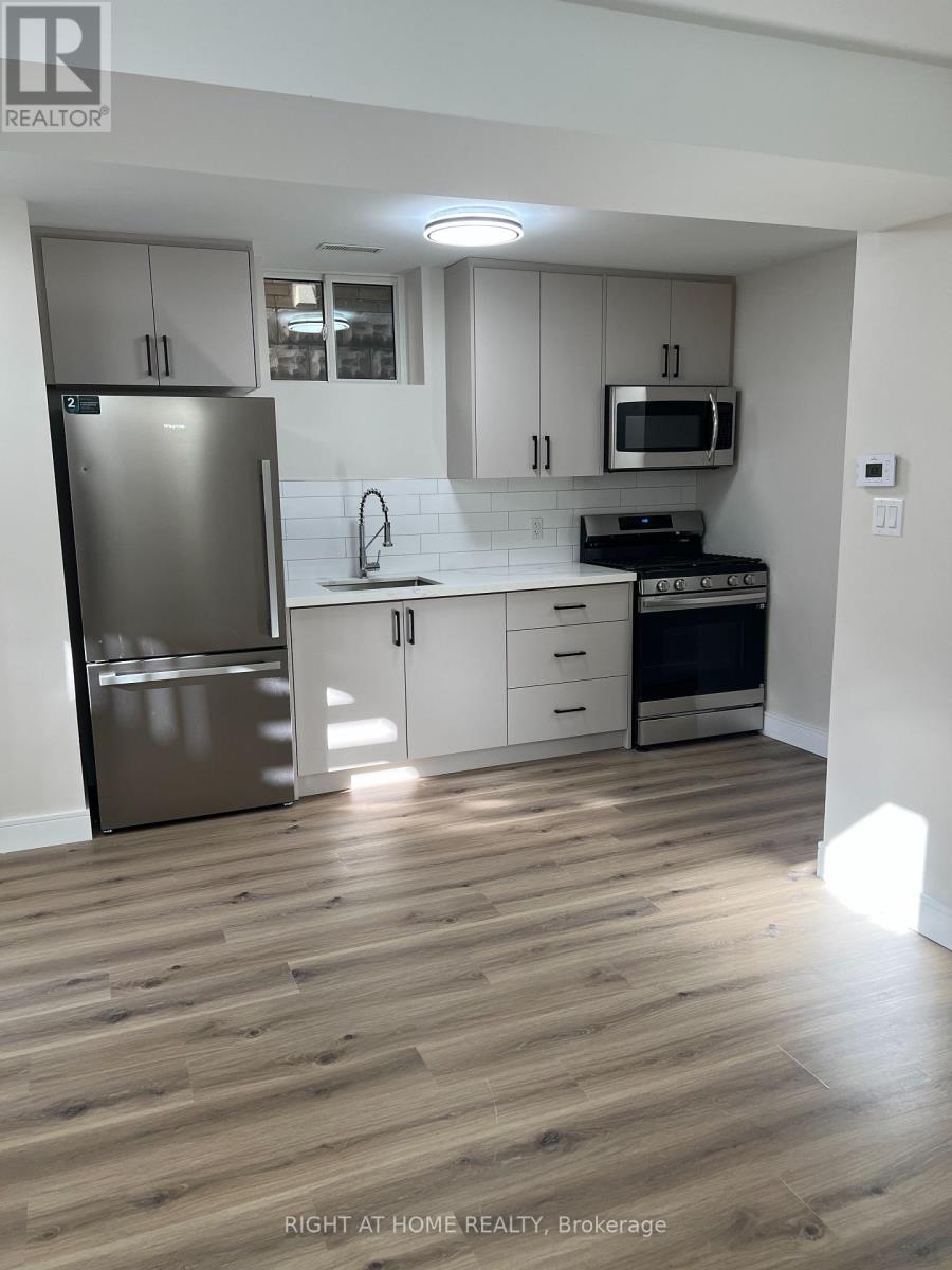 4 - 32 Cadorna Avenue, Toronto, Ontario  M4J 3W8 - Photo 5 - E12478198