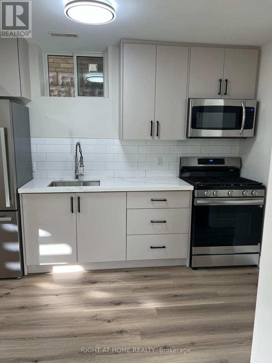 4 - 32 Cadorna Avenue, Toronto, Ontario  M4J 3W8 - Photo 7 - E12478198
