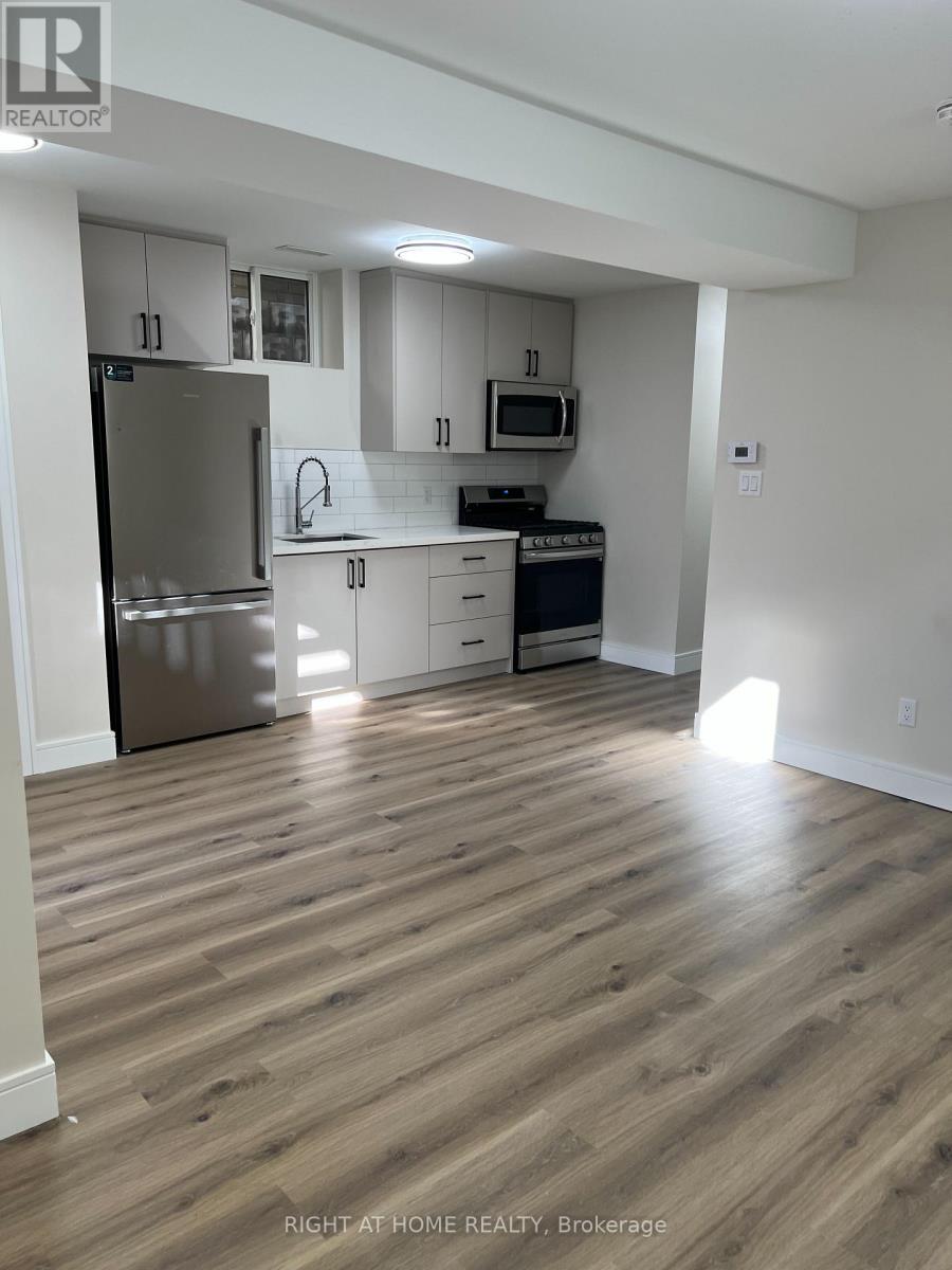 4 - 32 Cadorna Avenue, Toronto, Ontario  M4J 3W8 - Photo 9 - E12478198