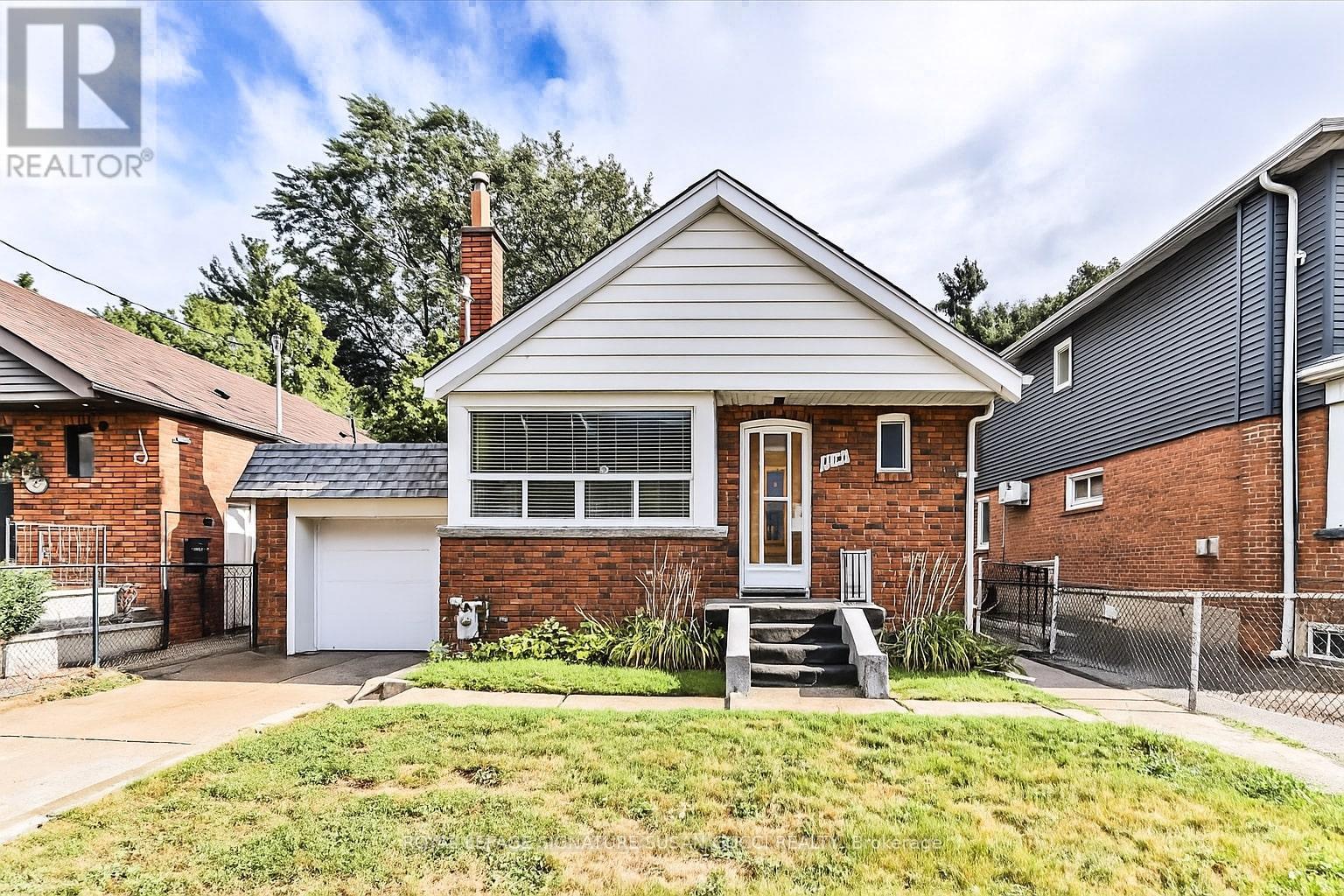 2747 ST CLAIR AVENUE E, Toronto, Ontario