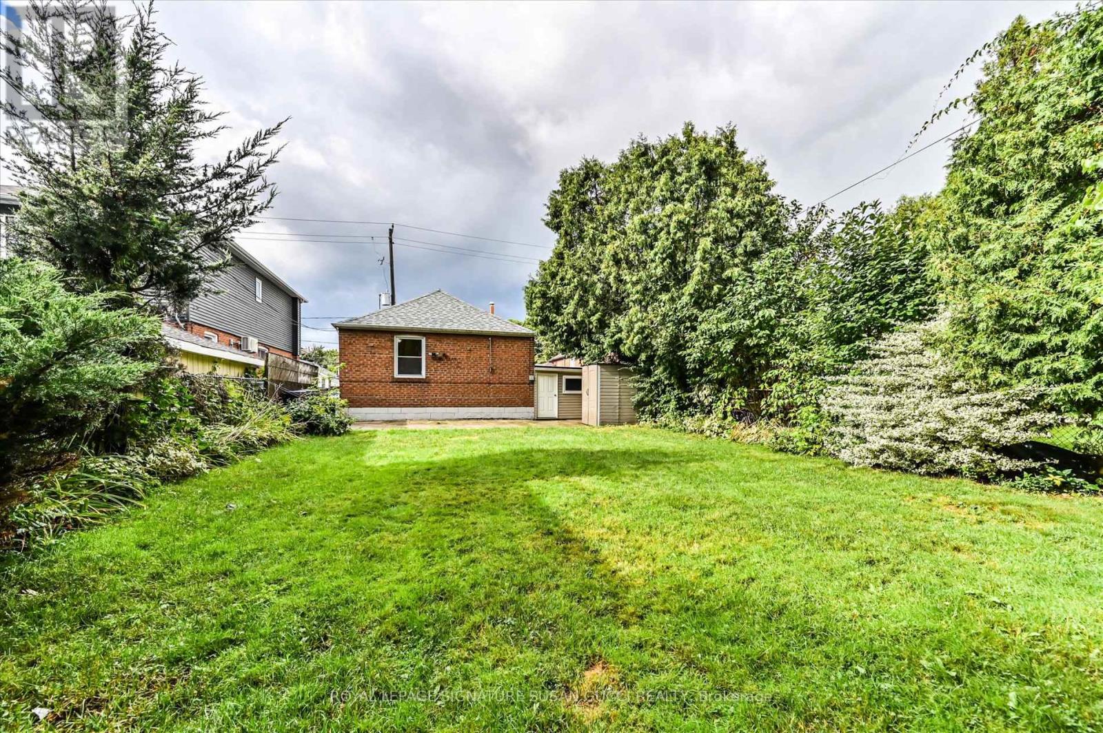 2747 St Clair Avenue E, Toronto, Ontario  M4B 1M8 - Photo 22 - E12478207