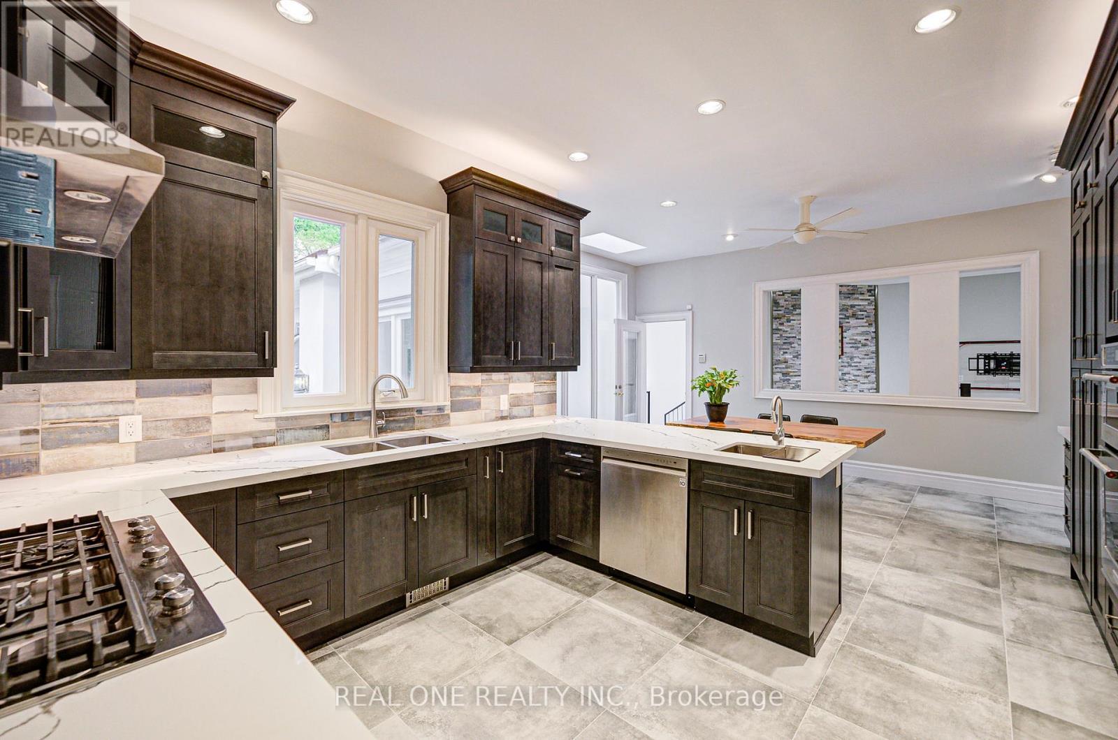48 Johnson Street, Markham, Ontario  L3T 2N7 - Photo 7 - N12406689