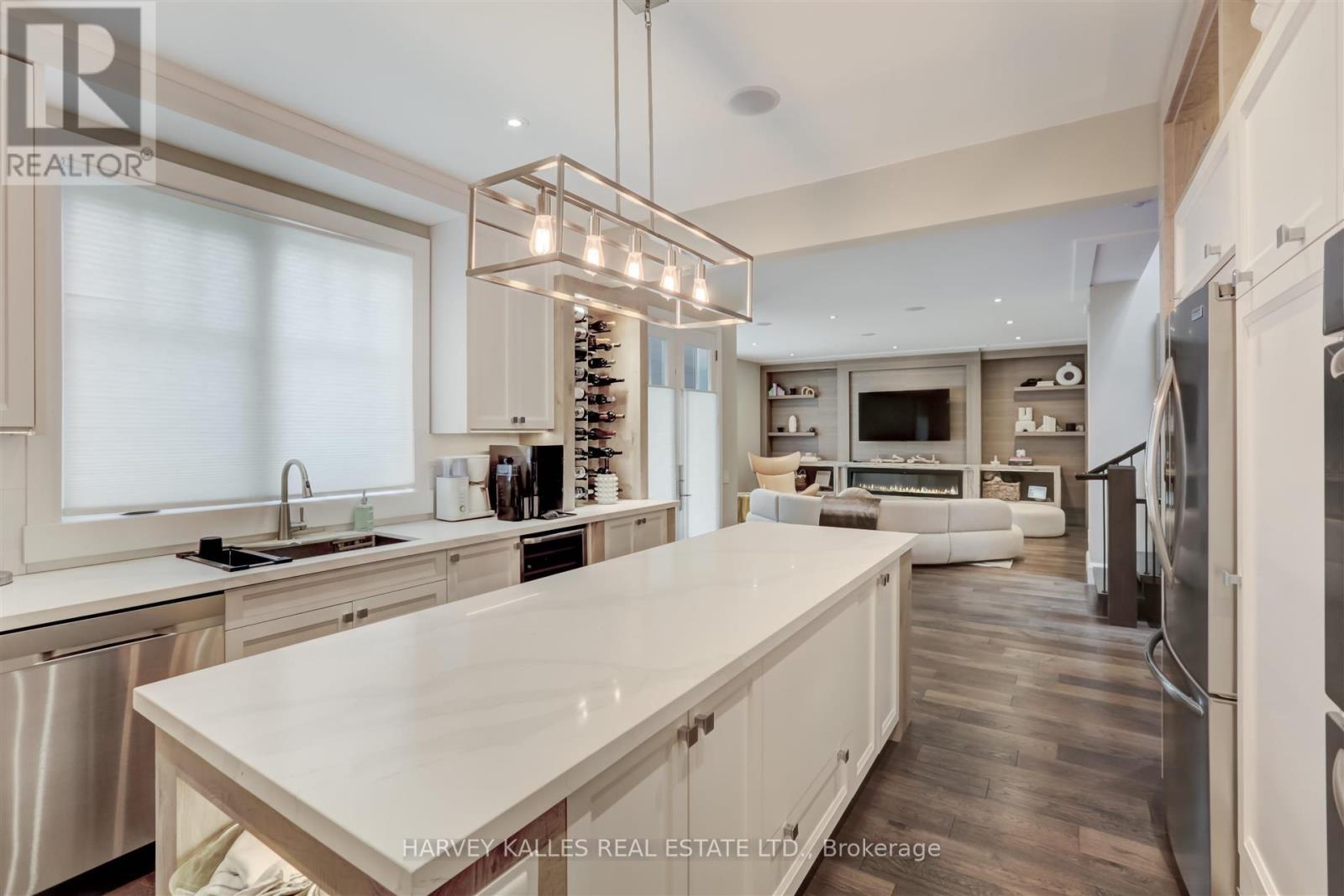 366 Galt Avenue, Oakville, Ontario  L6J 3P3 - Photo 10 - W12478023